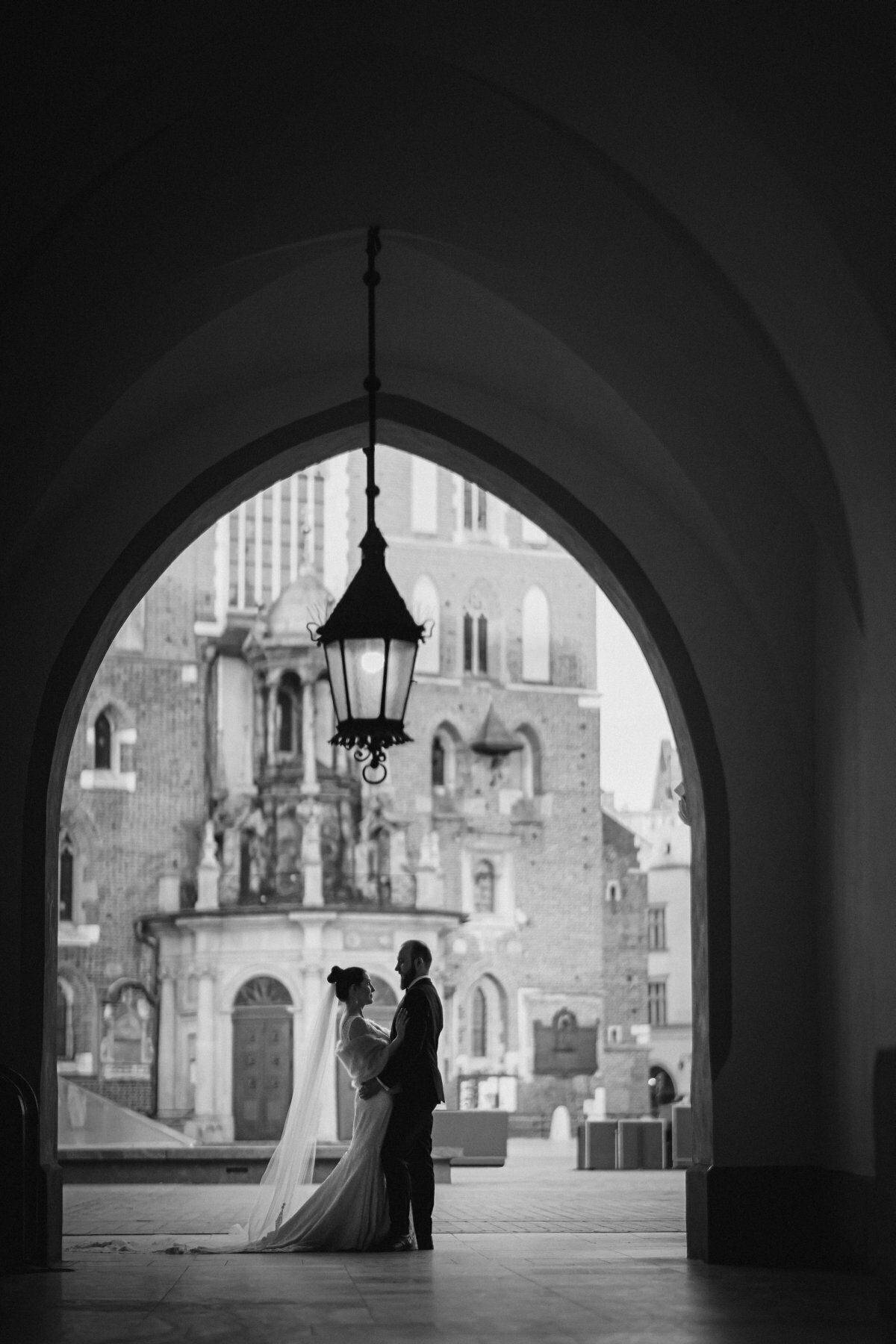 sesja ślubna kraków, plener slubny na rynku w krakowie, sesja slubna w krakowie, sesja na krakowskim rynku, plener slubny krakow, sesja slubna kraków, fotograf na slub krakow, fotografia slubna krakow, zdjecia slubne krakow, fotograf slubny krakow, zdjecia slubne slask, fotografia slubna slask, fotograf na slub slask, sesja slubna na krakowskim rynku, zdjecia slubne bielsko, fotografia slubna bielsko, fotografia slubna cieszyn