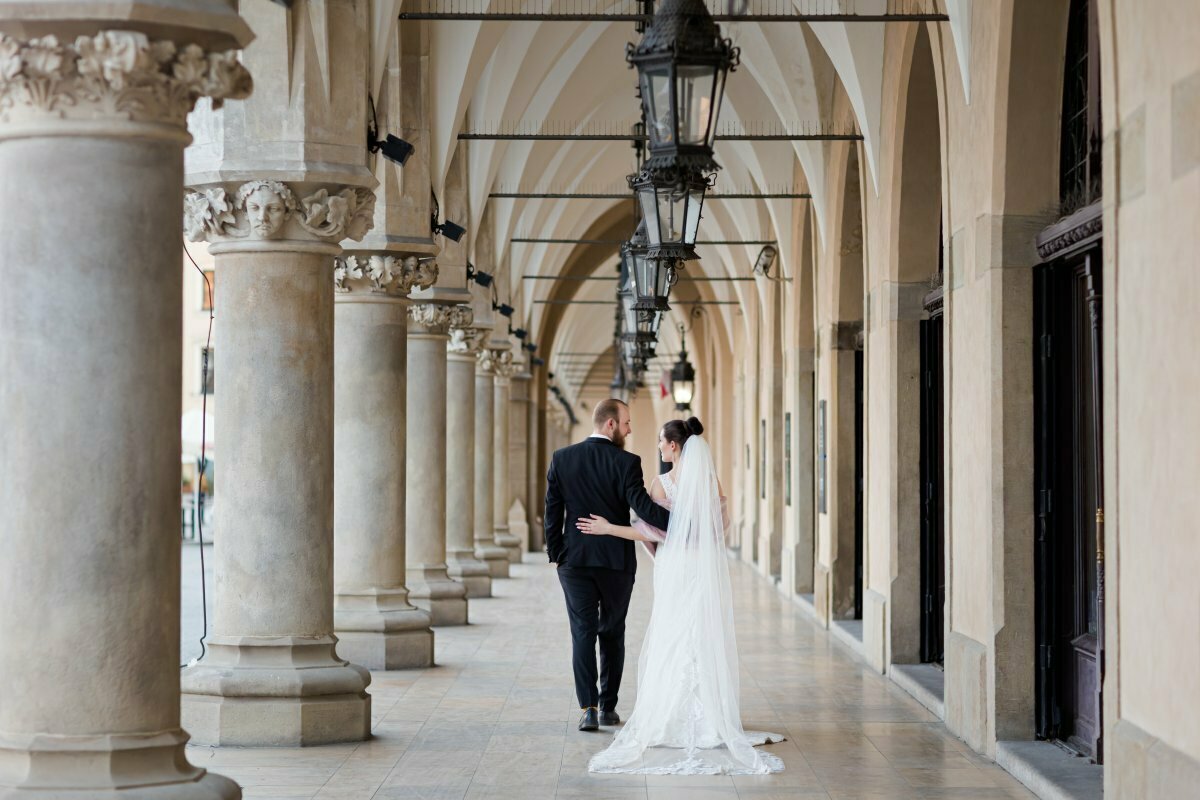 sesja ślubna kraków, plener slubny na rynku w krakowie, sesja slubna w krakowie, sesja na krakowskim rynku, plener slubny krakow, sesja slubna kraków, fotograf na slub krakow, fotografia slubna krakow, zdjecia slubne krakow, fotograf slubny krakow, zdjecia slubne slask, fotografia slubna slask, fotograf na slub slask, sesja slubna na krakowskim rynku, zdjecia slubne bielsko, fotografia slubna bielsko, fotografia slubna cieszyn