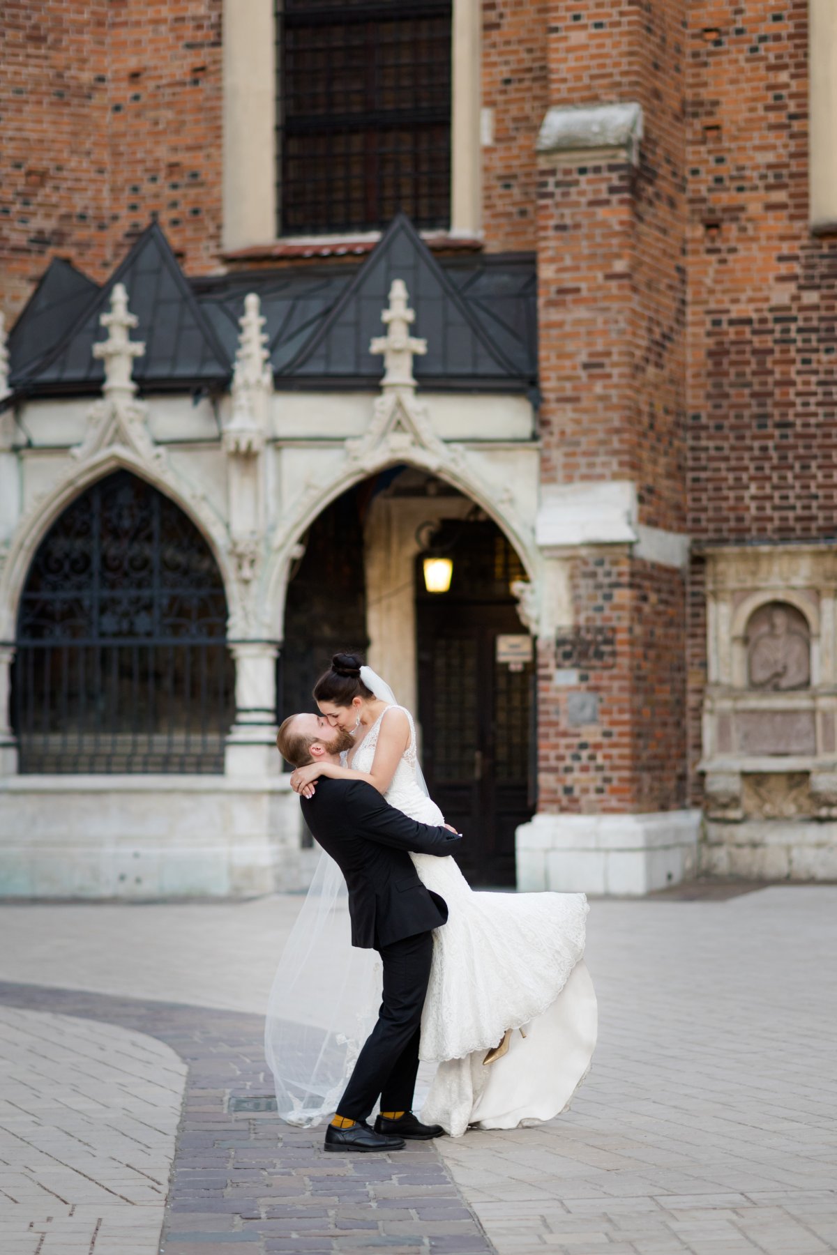 sesja ślubna kraków, plener slubny na rynku w krakowie, sesja slubna w krakowie, sesja na krakowskim rynku, plener slubny krakow, sesja slubna kraków, fotograf na slub krakow, fotografia slubna krakow, zdjecia slubne krakow, fotograf slubny krakow, zdjecia slubne slask, fotografia slubna slask, fotograf na slub slask, sesja slubna na krakowskim rynku, zdjecia slubne bielsko, fotografia slubna bielsko, fotografia slubna cieszyn