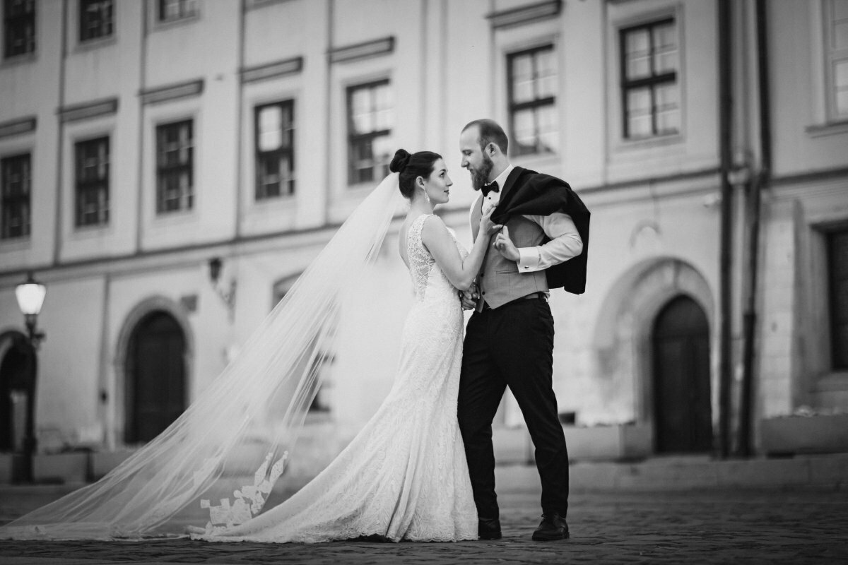 sesja ślubna kraków, plener slubny na rynku w krakowie, sesja slubna w krakowie, sesja na krakowskim rynku, plener slubny krakow, sesja slubna kraków, fotograf na slub krakow, fotografia slubna krakow, zdjecia slubne krakow, fotograf slubny krakow, zdjecia slubne slask, fotografia slubna slask, fotograf na slub slask, sesja slubna na krakowskim rynku, zdjecia slubne bielsko, fotografia slubna bielsko, fotografia slubna cieszyn