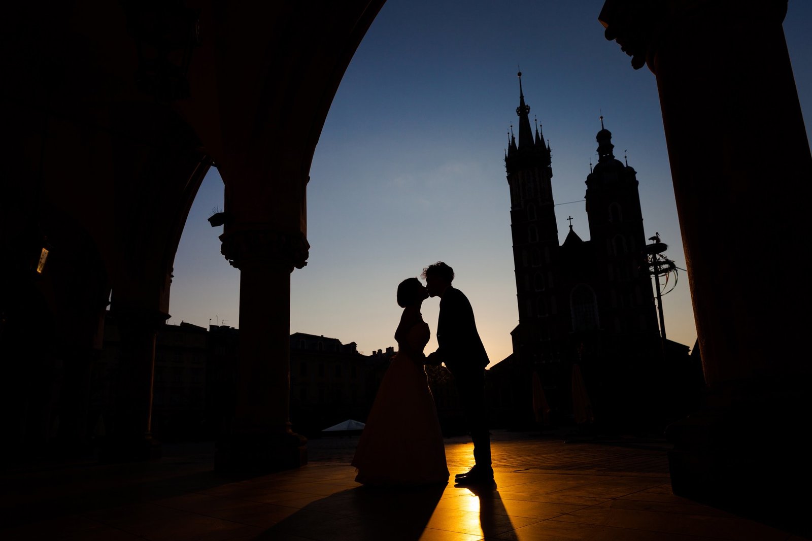 sesja ślubna w Krakowie, plener slubny na rynku w krakowie, fotograf na slub krakow, fotografia slubna krakow, zdjecia slubne krakow, fotograf slubny krakow, fotograf weselny krakow, zdjecia slubne slask, fotografia slubna slask, prewedding session krakow, cracow pre wedding session, fotograf na slub slask, sesja slubna na krakowskim rynku, sesja slubna o swicie, zdjecia slubne bielsko, fotografia slubna bielsko, zdjecia slubne wadowice, fotografia slubna wadowice, plener slubny o swicie, dwoch fotografow na slub, zdjecia slubne cieszyn, sesja slubna na wawelu, plener slubny wawel, fotografia slubna cieszyn