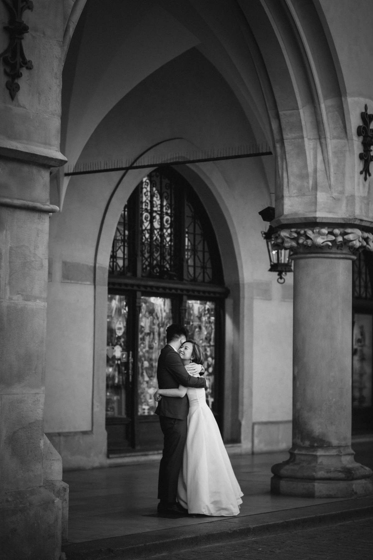 sesja ślubna w Krakowie, plener slubny na rynku w krakowie, fotograf na slub krakow, fotografia slubna krakow, zdjecia slubne krakow, fotograf slubny krakow, fotograf weselny krakow, zdjecia slubne slask, fotografia slubna slask, prewedding session krakow, cracow pre wedding session, fotograf na slub slask, sesja slubna na krakowskim rynku, sesja slubna o swicie, zdjecia slubne bielsko, fotografia slubna bielsko, zdjecia slubne wadowice, fotografia slubna wadowice, plener slubny o swicie, dwoch fotografow na slub, zdjecia slubne cieszyn, sesja slubna na wawelu, plener slubny wawel, fotografia slubna cieszyn