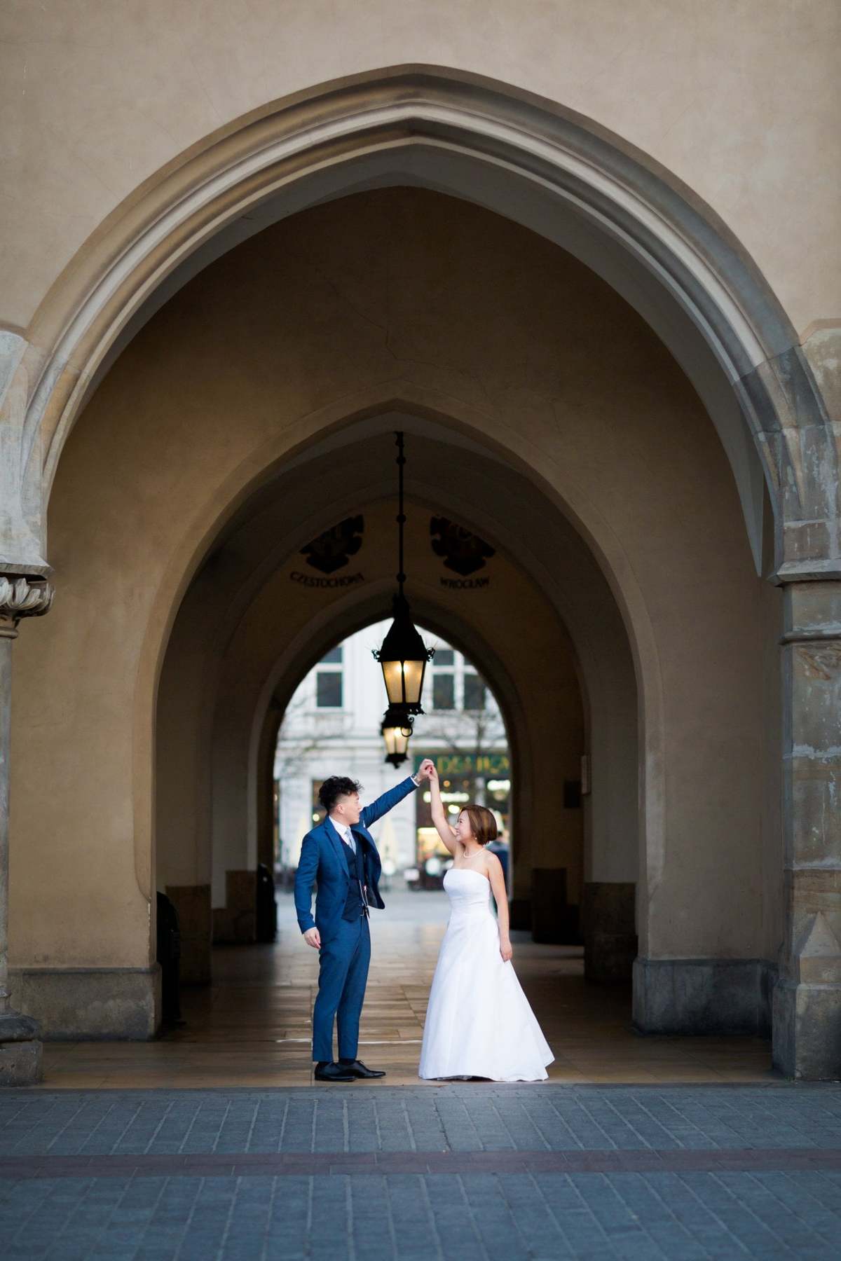 sesja ślubna w Krakowie, plener slubny na rynku w krakowie, fotograf na slub krakow, fotografia slubna krakow, zdjecia slubne krakow, fotograf slubny krakow, fotograf weselny krakow, zdjecia slubne slask, fotografia slubna slask, prewedding session krakow, cracow pre wedding session, fotograf na slub slask, sesja slubna na krakowskim rynku, sesja slubna o swicie, zdjecia slubne bielsko, fotografia slubna bielsko, zdjecia slubne wadowice, fotografia slubna wadowice, plener slubny o swicie, dwoch fotografow na slub, zdjecia slubne cieszyn, sesja slubna na wawelu, plener slubny wawel, fotografia slubna cieszyn