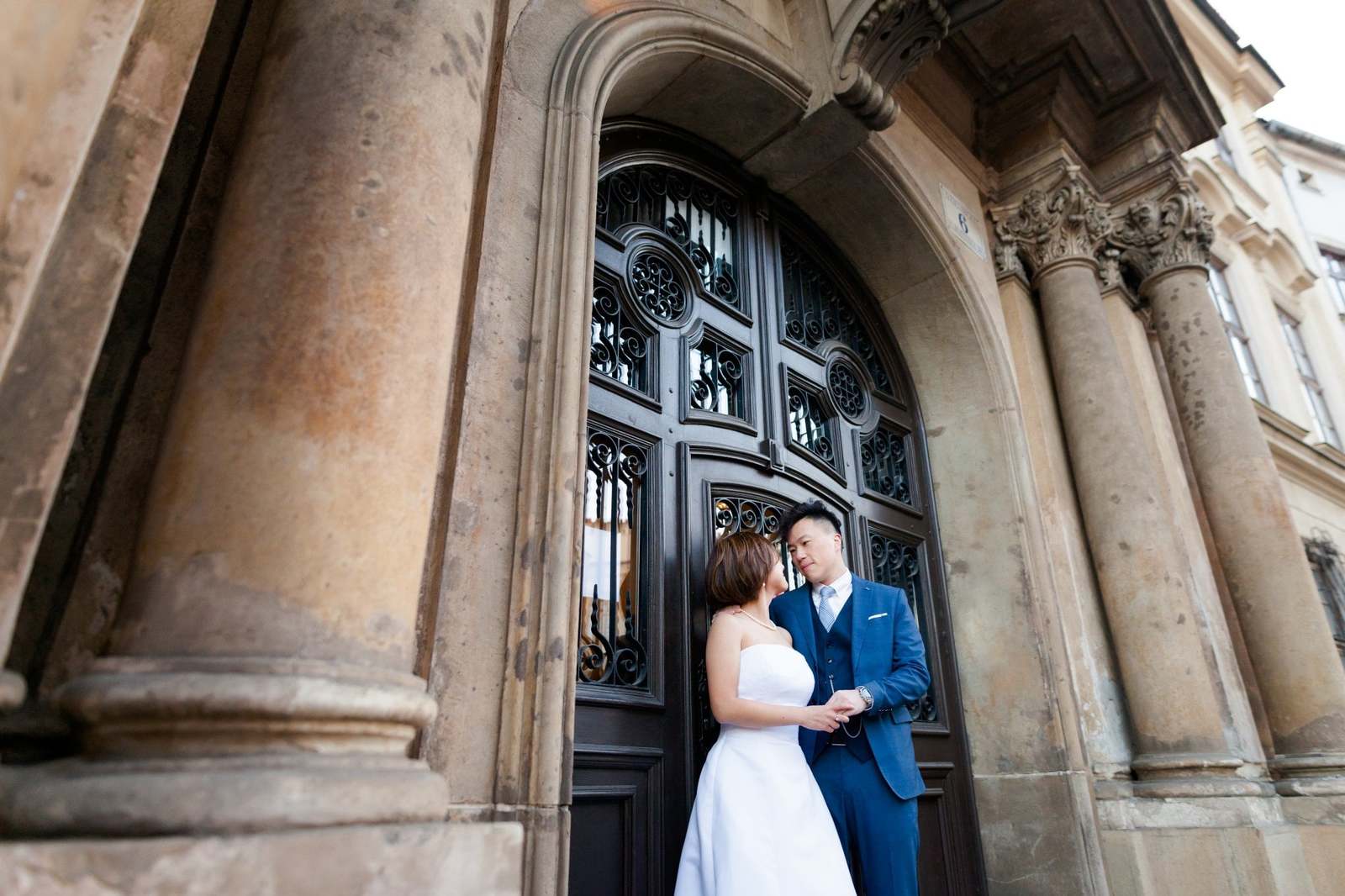 sesja ślubna w Krakowie, plener slubny na rynku w krakowie, fotograf na slub krakow, fotografia slubna krakow, zdjecia slubne krakow, fotograf slubny krakow, fotograf weselny krakow, zdjecia slubne slask, fotografia slubna slask, prewedding session krakow, cracow pre wedding session, fotograf na slub slask, sesja slubna na krakowskim rynku, sesja slubna o swicie, zdjecia slubne bielsko, fotografia slubna bielsko, zdjecia slubne wadowice, fotografia slubna wadowice, plener slubny o swicie, dwoch fotografow na slub, zdjecia slubne cieszyn, sesja slubna na wawelu, plener slubny wawel, fotografia slubna cieszyn