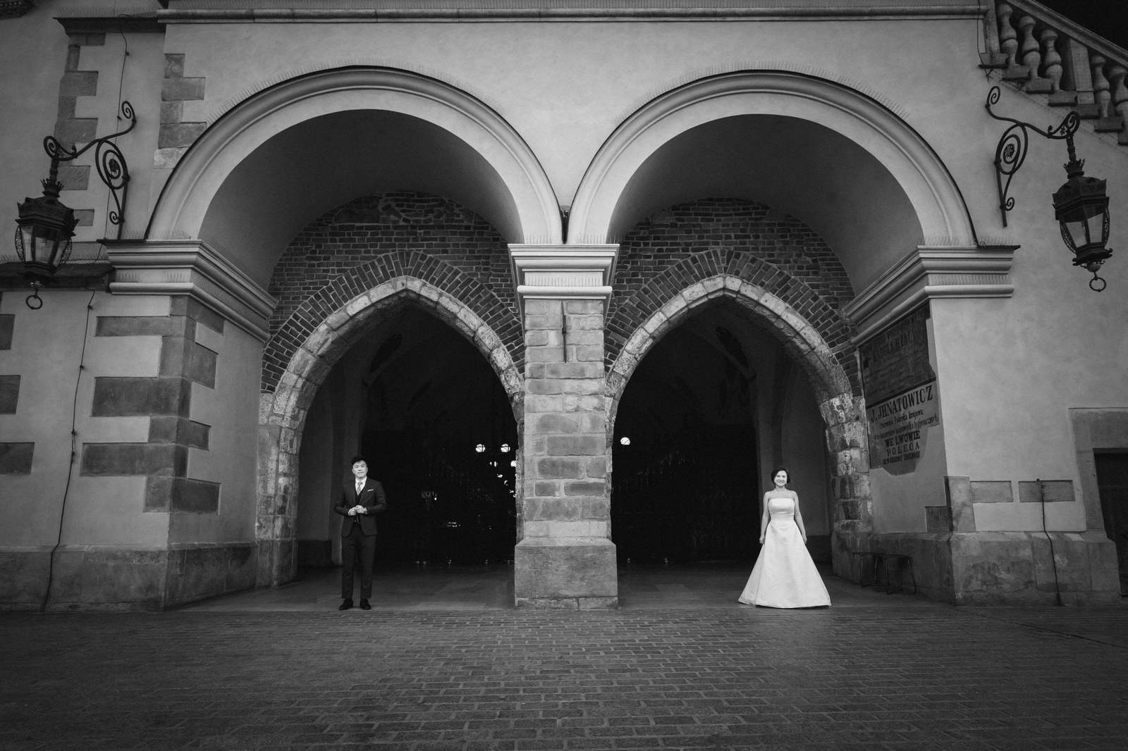 sesja ślubna w Krakowie, plener slubny na rynku w krakowie, fotograf na slub krakow, fotografia slubna krakow, zdjecia slubne krakow, fotograf slubny krakow, fotograf weselny krakow, zdjecia slubne slask, fotografia slubna slask, prewedding session krakow, cracow pre wedding session, fotograf na slub slask, sesja slubna na krakowskim rynku, sesja slubna o swicie, zdjecia slubne bielsko, fotografia slubna bielsko, zdjecia slubne wadowice, fotografia slubna wadowice, plener slubny o swicie, dwoch fotografow na slub, zdjecia slubne cieszyn, sesja slubna na wawelu, plener slubny wawel, fotografia slubna cieszyn