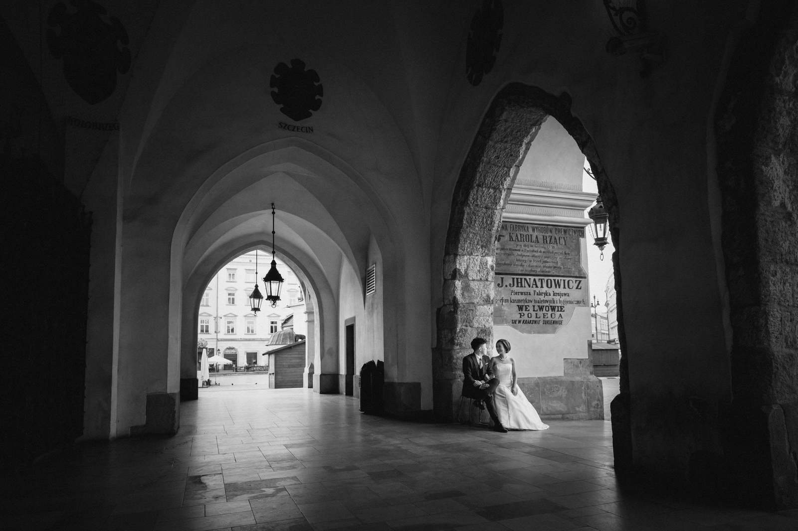 sesja ślubna w Krakowie, plener slubny na rynku w krakowie, fotograf na slub krakow, fotografia slubna krakow, zdjecia slubne krakow, fotograf slubny krakow, fotograf weselny krakow, zdjecia slubne slask, fotografia slubna slask, prewedding session krakow, cracow pre wedding session, fotograf na slub slask, sesja slubna na krakowskim rynku, sesja slubna o swicie, zdjecia slubne bielsko, fotografia slubna bielsko, zdjecia slubne wadowice, fotografia slubna wadowice, plener slubny o swicie, dwoch fotografow na slub, zdjecia slubne cieszyn, sesja slubna na wawelu, plener slubny wawel, fotografia slubna cieszyn