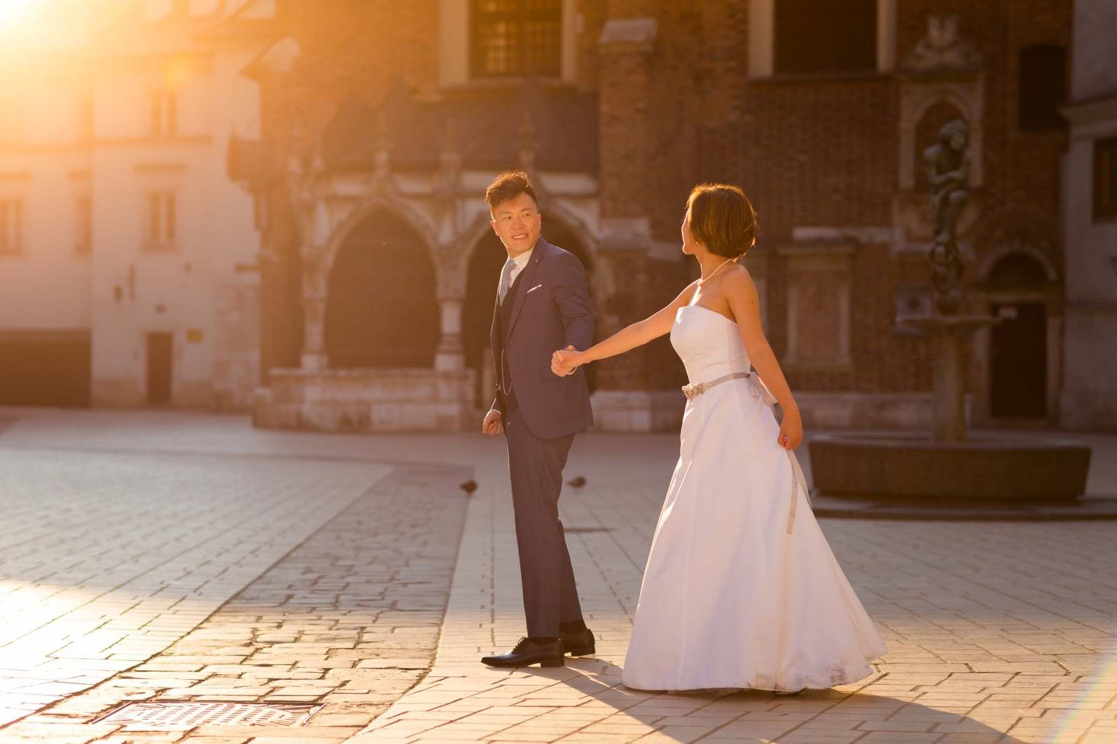 sesja ślubna w Krakowie, plener slubny na rynku w krakowie, fotograf na slub krakow, fotografia slubna krakow, zdjecia slubne krakow, fotograf slubny krakow, fotograf weselny krakow, zdjecia slubne slask, fotografia slubna slask, prewedding session krakow, cracow pre wedding session, fotograf na slub slask, sesja slubna na krakowskim rynku, sesja slubna o swicie, zdjecia slubne bielsko, fotografia slubna bielsko, zdjecia slubne wadowice, fotografia slubna wadowice, plener slubny o swicie, dwoch fotografow na slub, zdjecia slubne cieszyn, sesja slubna na wawelu, plener slubny wawel, fotografia slubna cieszyn