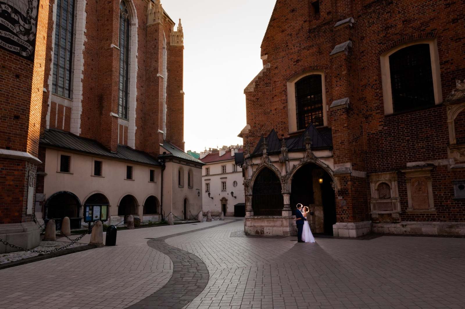 sesja ślubna w Krakowie, plener slubny na rynku w krakowie, fotograf na slub krakow, fotografia slubna krakow, zdjecia slubne krakow, fotograf slubny krakow, fotograf weselny krakow, zdjecia slubne slask, fotografia slubna slask, prewedding session krakow, cracow pre wedding session, fotograf na slub slask, sesja slubna na krakowskim rynku, sesja slubna o swicie, zdjecia slubne bielsko, fotografia slubna bielsko, zdjecia slubne wadowice, fotografia slubna wadowice, plener slubny o swicie, dwoch fotografow na slub, zdjecia slubne cieszyn, sesja slubna na wawelu, plener slubny wawel, fotografia slubna cieszyn