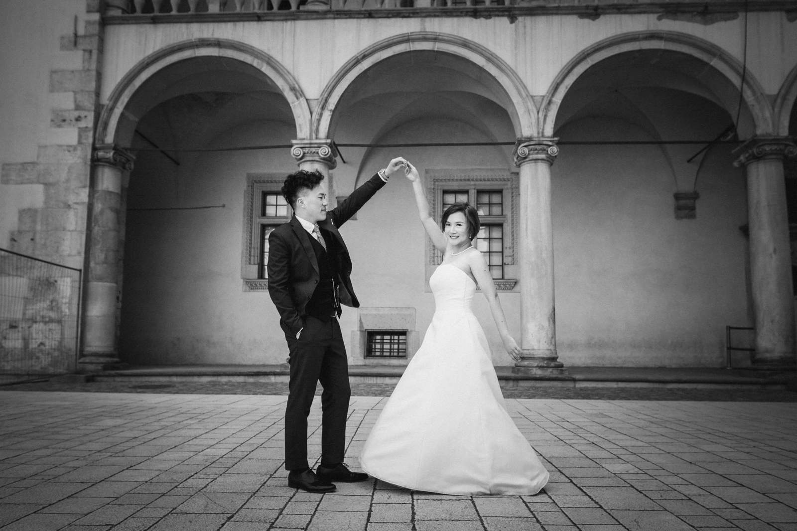 sesja ślubna w Krakowie, plener slubny na rynku w krakowie, fotograf na slub krakow, fotografia slubna krakow, zdjecia slubne krakow, fotograf slubny krakow, fotograf weselny krakow, zdjecia slubne slask, fotografia slubna slask, prewedding session krakow, cracow pre wedding session, fotograf na slub slask, sesja slubna na krakowskim rynku, sesja slubna o swicie, zdjecia slubne bielsko, fotografia slubna bielsko, zdjecia slubne wadowice, fotografia slubna wadowice, plener slubny o swicie, dwoch fotografow na slub, zdjecia slubne cieszyn, sesja slubna na wawelu, plener slubny wawel, fotografia slubna cieszyn