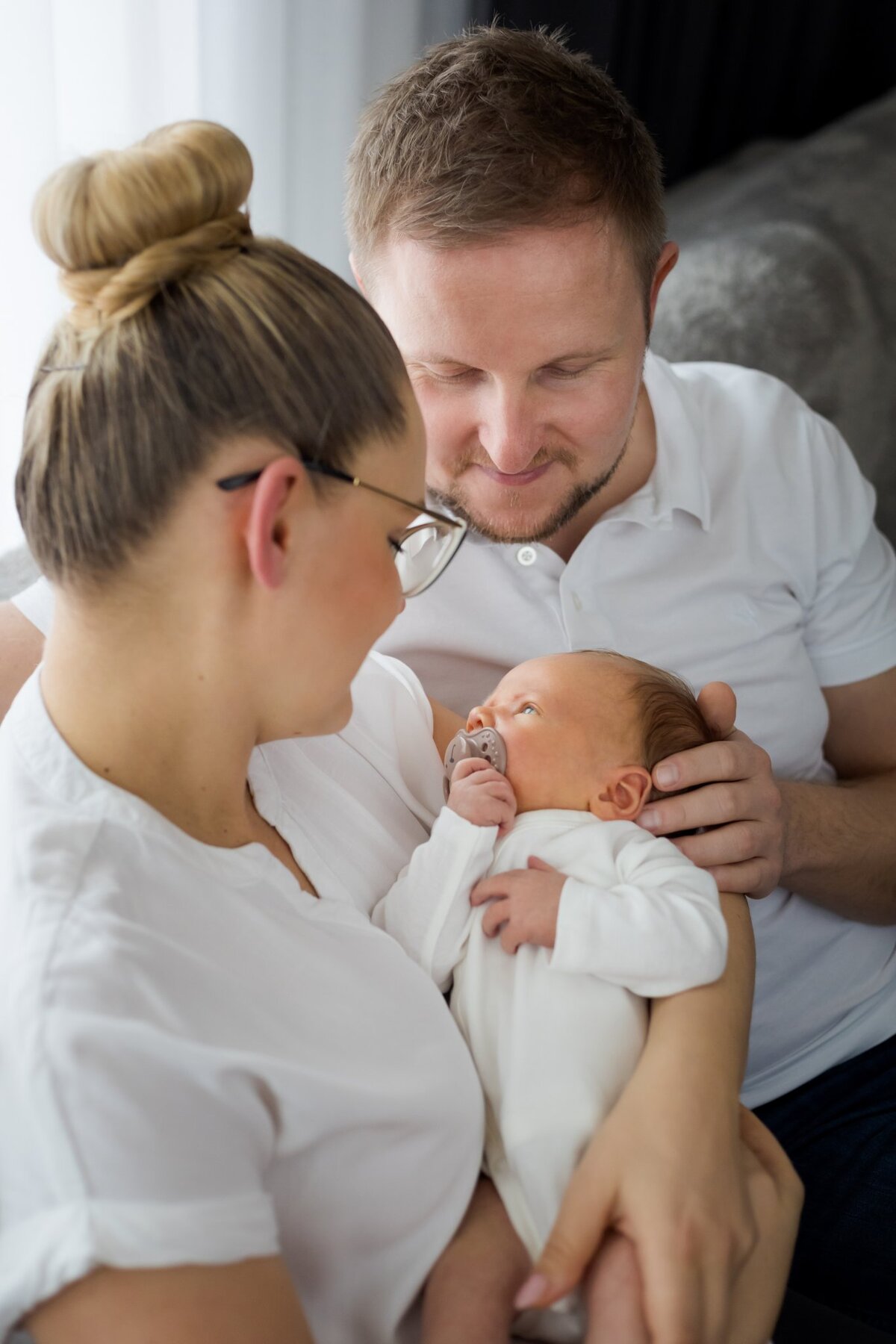 sesja noworodkowa w domu, sesja noworodkowa bielsko, fotografia dziecieca bielsko, zdjecia dzieci bielsko, fotografia rodzinna bielsko-biala, lifestylowa sesja rodzinna pszczyna, lifestylowe sesje rodzinne pszczyna, sesje dzieciece pszczyna, zdjecia dzieciece pszczyna, fotografia noworodkowa pszczyna, sesja rodzinna bielsko, fotografia rodzinna slask, fotograf czechowice, www.magiaobrazu.com