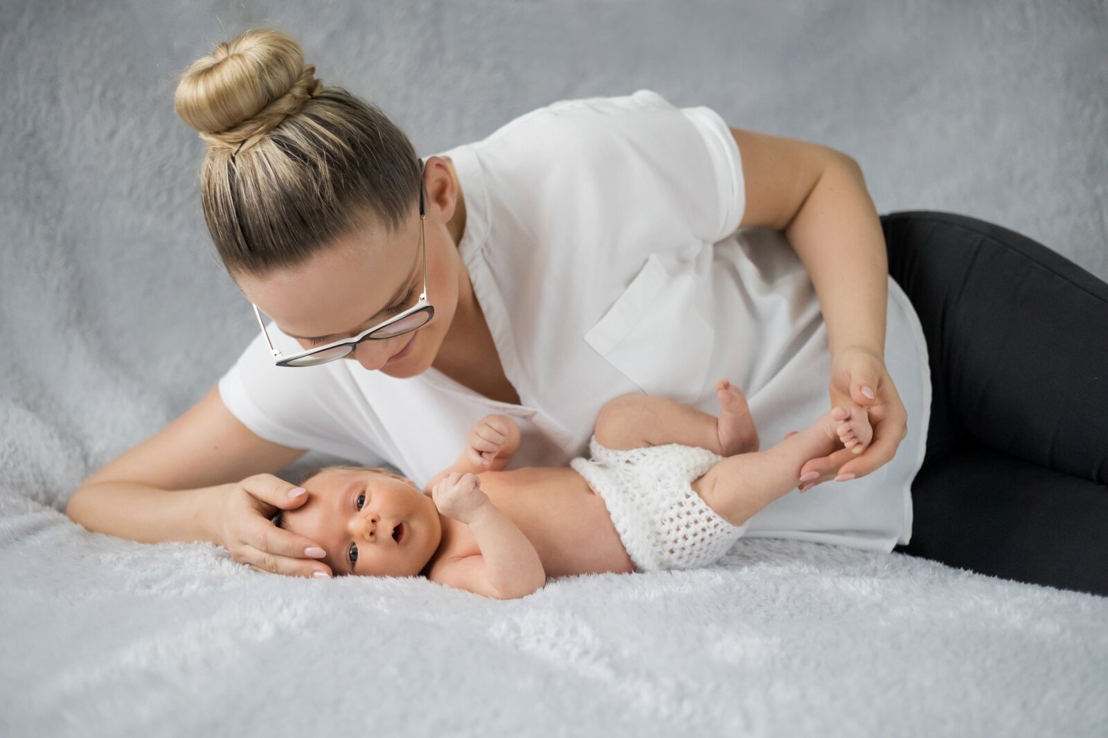 sesja noworodkowa w domu, sesja noworodkowa bielsko, fotografia dziecieca bielsko, zdjecia dzieci bielsko, fotografia rodzinna bielsko-biala, lifestylowa sesja rodzinna pszczyna, lifestylowe sesje rodzinne pszczyna, sesje dzieciece pszczyna, zdjecia dzieciece pszczyna, fotografia noworodkowa pszczyna, sesja rodzinna bielsko, fotografia rodzinna slask, fotograf czechowice, www.magiaobrazu.com