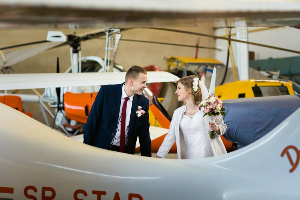 sesja ślubna na lotnisku, slub w halcnowie, slub sanktuarium halcnow, lotnisko w aleksandrowicach, sesja slubna na lotnisku, plener slubny na lotnisku, sesja lotnisko bielsko, fotograf slubny slask, zdjecia slubne slask, fotograf na slub slask, zdjecia slubne bielsko, fotografia slubna bielsko, fotografia slubna slask, fotografia slubna katowice, zdjecia slubne katowice, fotograf slubny katowice, fotografia slubna krakow, fotograf na slub krakow, zdjecia slubne krakow