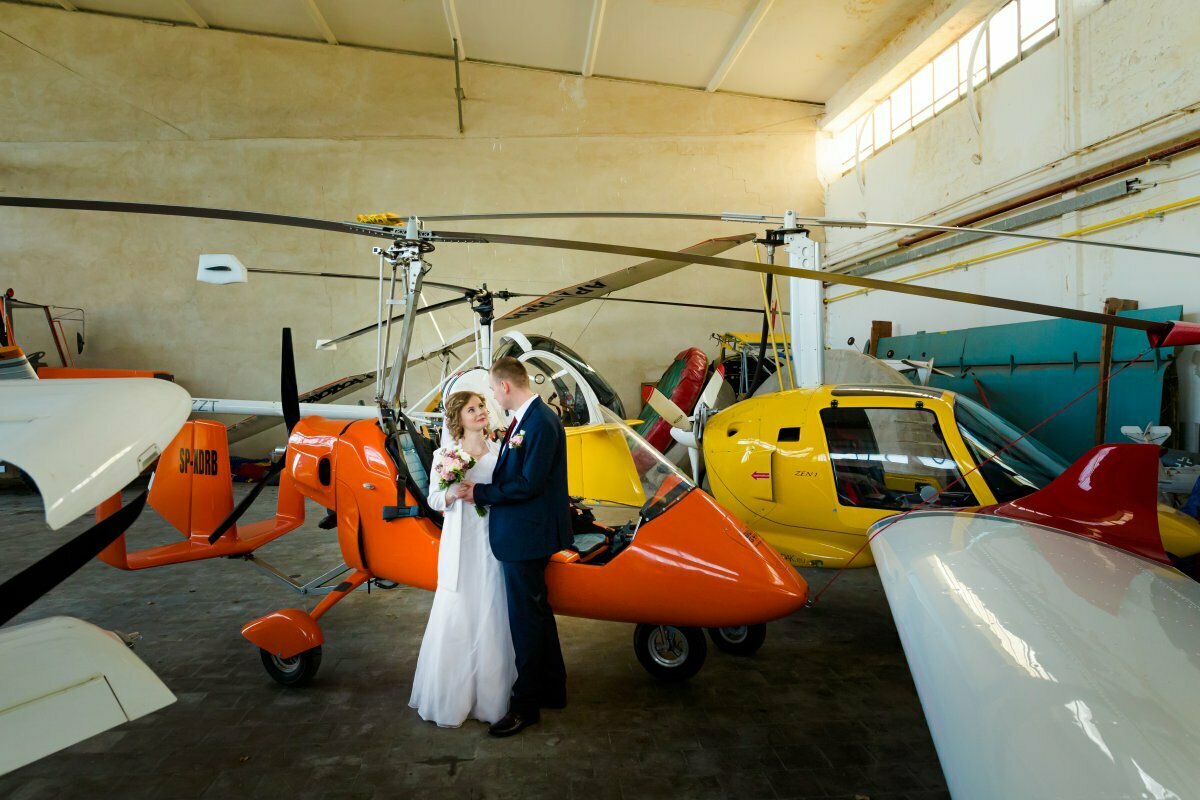 sesja ślubna na lotnisku, slub w halcnowie, slub sanktuarium halcnow, lotnisko w aleksandrowicach, sesja slubna na lotnisku, plener slubny na lotnisku, sesja lotnisko bielsko, fotograf slubny slask, zdjecia slubne slask, fotograf na slub slask, zdjecia slubne bielsko, fotografia slubna bielsko, fotografia slubna slask, fotografia slubna katowice, zdjecia slubne katowice, fotograf slubny katowice, fotografia slubna krakow, fotograf na slub krakow, zdjecia slubne krakow