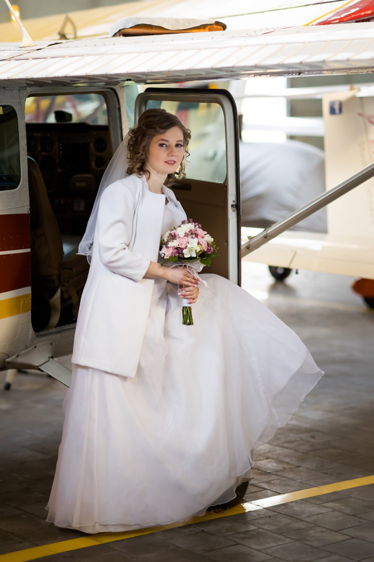 sesja ślubna na lotnisku, lotnisko w aleksandrowicach, sesja slubna na lotnisku, plener slubny na lotnisku, sesja lotnisko bielsko, fotograf slubny slask, zdjecia slubne slask, fotograf na slub slask, zdjecia slubne bielsko, fotografia slubna bielsko, fotografia slubna slask, fotografia slubna katowice, zdjecia slubne katowice, fotograf slubny katowice, fotografia slubna krakow, fotograf na slub krakow, zdjecia slubne krakow