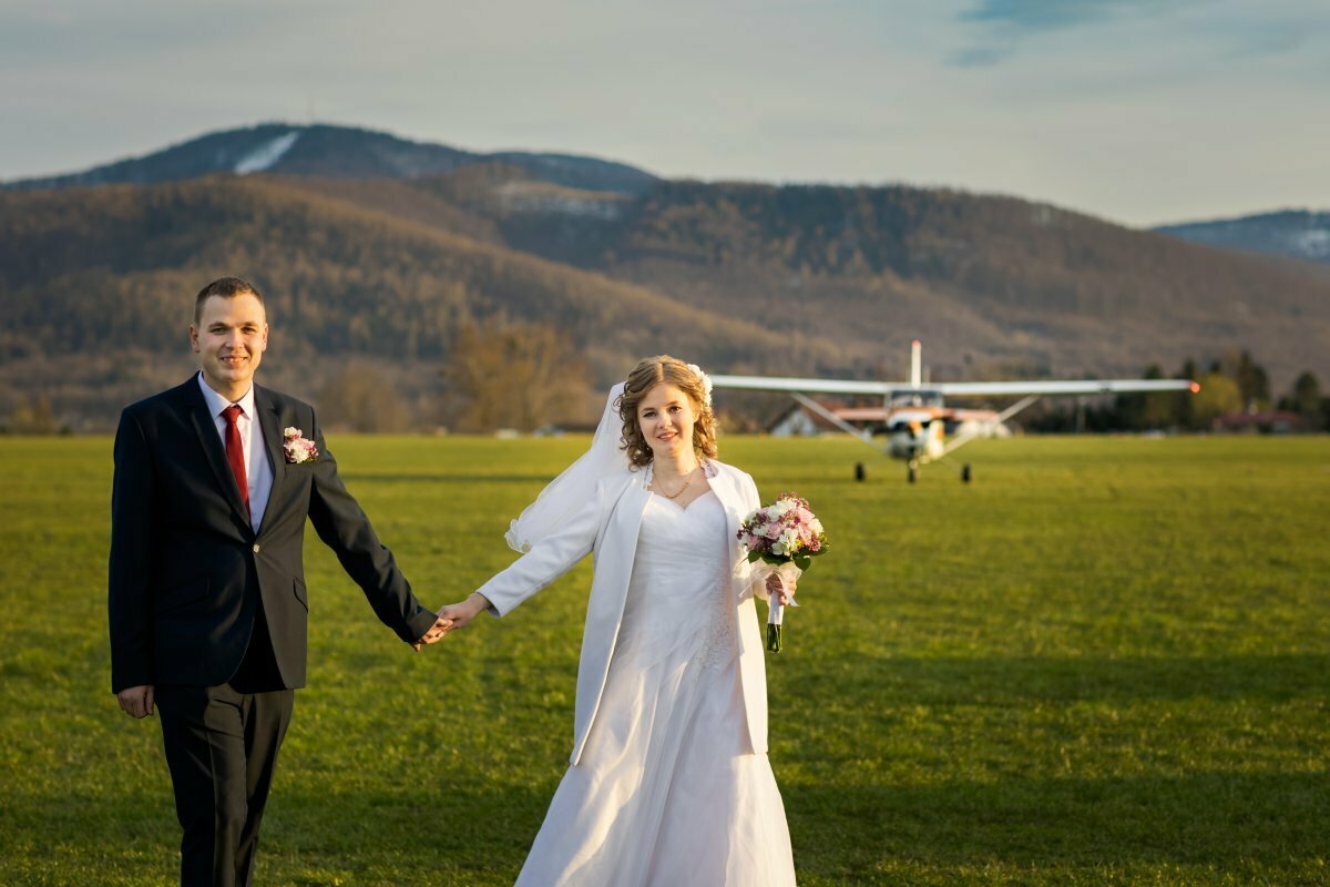 sesja ślubna na lotnisku, lotnisko w aleksandrowicach, sesja slubna na lotnisku, plener slubny na lotnisku, sesja lotnisko bielsko, fotograf slubny slask, zdjecia slubne slask, fotograf na slub slask, zdjecia slubne bielsko, fotografia slubna bielsko, fotografia slubna slask, fotografia slubna katowice, zdjecia slubne katowice, fotograf slubny katowice, fotografia slubna krakow, fotograf na slub krakow, zdjecia slubne krakow