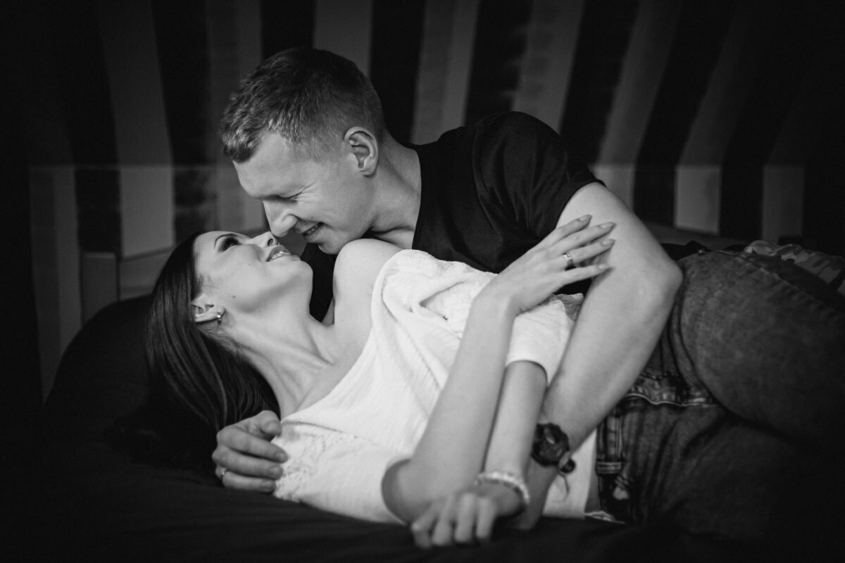 sesje sensualne bielsko, zdjecia sensualne bielsko, sesja intymna pary bielsko, zdjecia intymne pary bielsko, fotografia sensualna bielsko, sesje intymne bielsko, sesja sensualna pszczyna, sesje sensualne pszczyna, zmyslowa sesja pary, sesja walentynkowa bielsko, lozkowa sesja pary bielsko, zdjecia zmyslowe dla par bielsko, fotograf sesje sensualne, www.magiaobrazu.com, romantyczna sesja pary, sensual session, love photoshoot, sensual photoshoot, fotograf sesja intymna, fotograf zmyslowa sesja, fotograf sesja sensualna