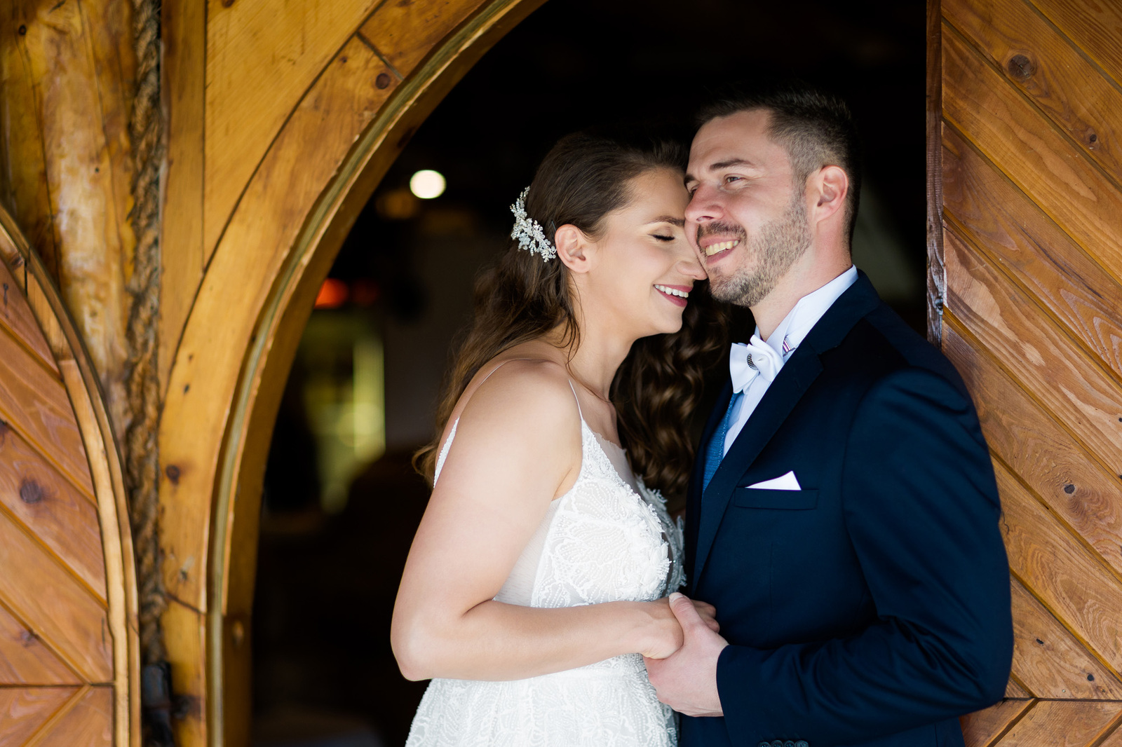 Ślub i wesele w drewnianej chacie - Magda i Paweł pobrali się w Gościńcu Szumnym w Jaworzu