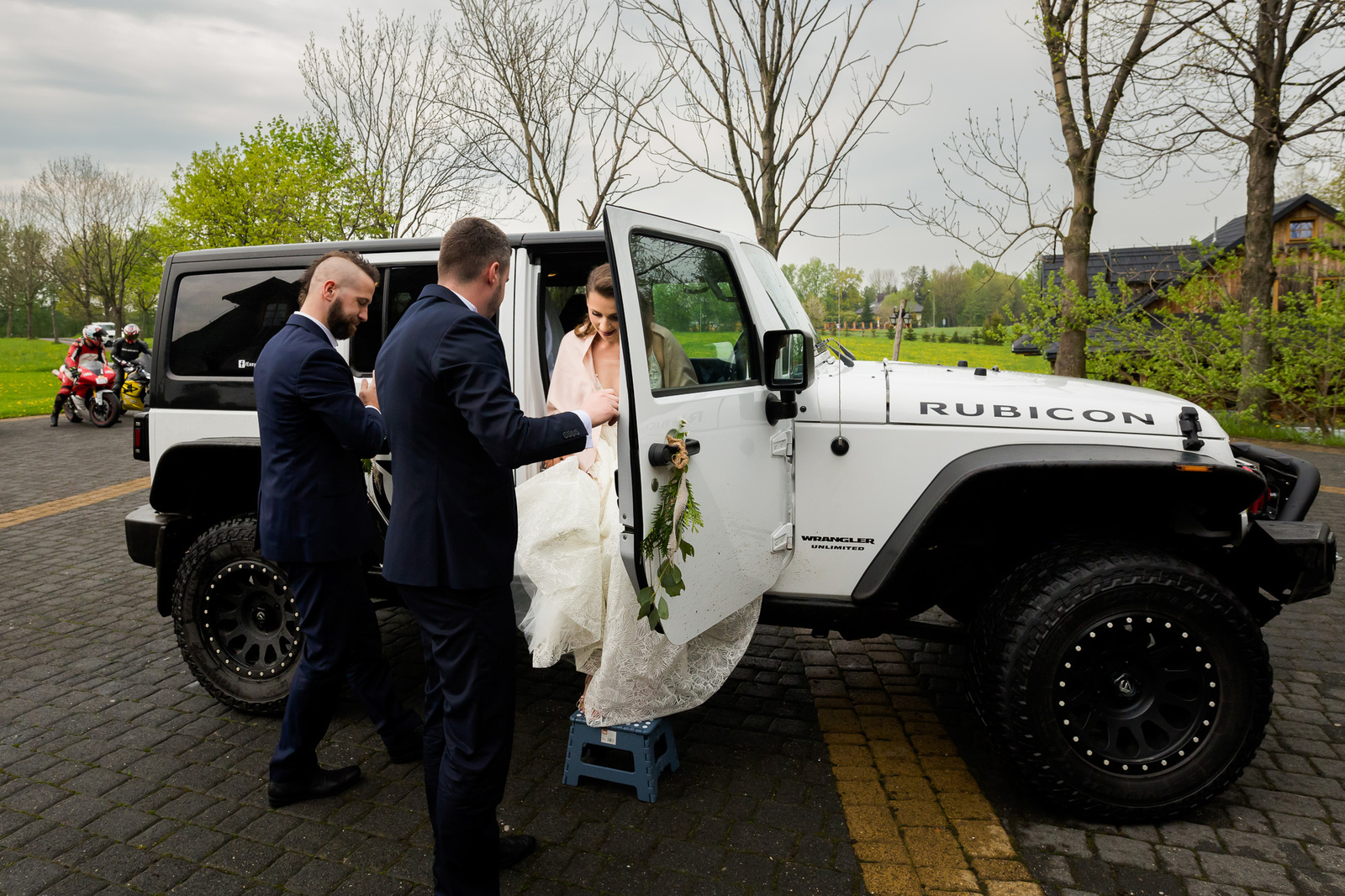 Ślub i wesele w drewnianej chacie - Magda i Paweł pobrali się w Gościńcu Szumnym w Jaworzu
