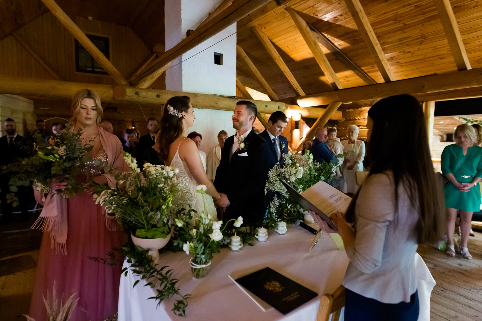 Ślub i wesele w drewnianej chacie - Magda i Paweł pobrali się w Gościńcu Szumnym w Jaworzu