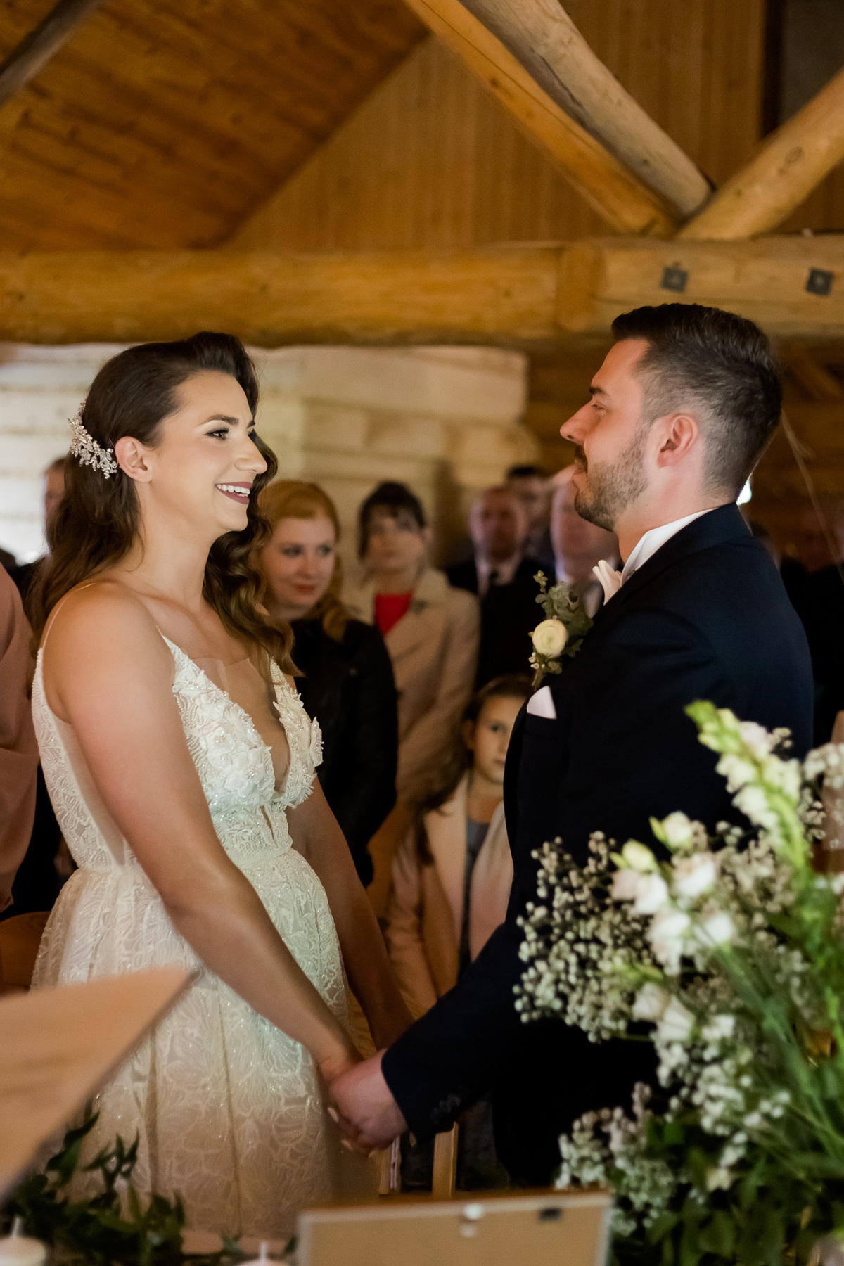 Ślub i wesele w drewnianej chacie - Magda i Paweł pobrali się w Gościńcu Szumnym w Jaworzu