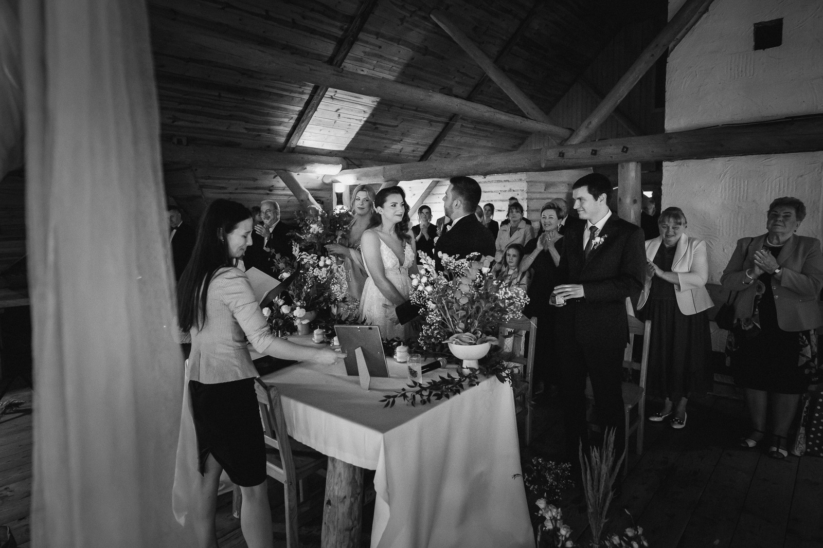 Ślub i wesele w drewnianej chacie - Magda i Paweł pobrali się w Gościńcu Szumnym w Jaworzu