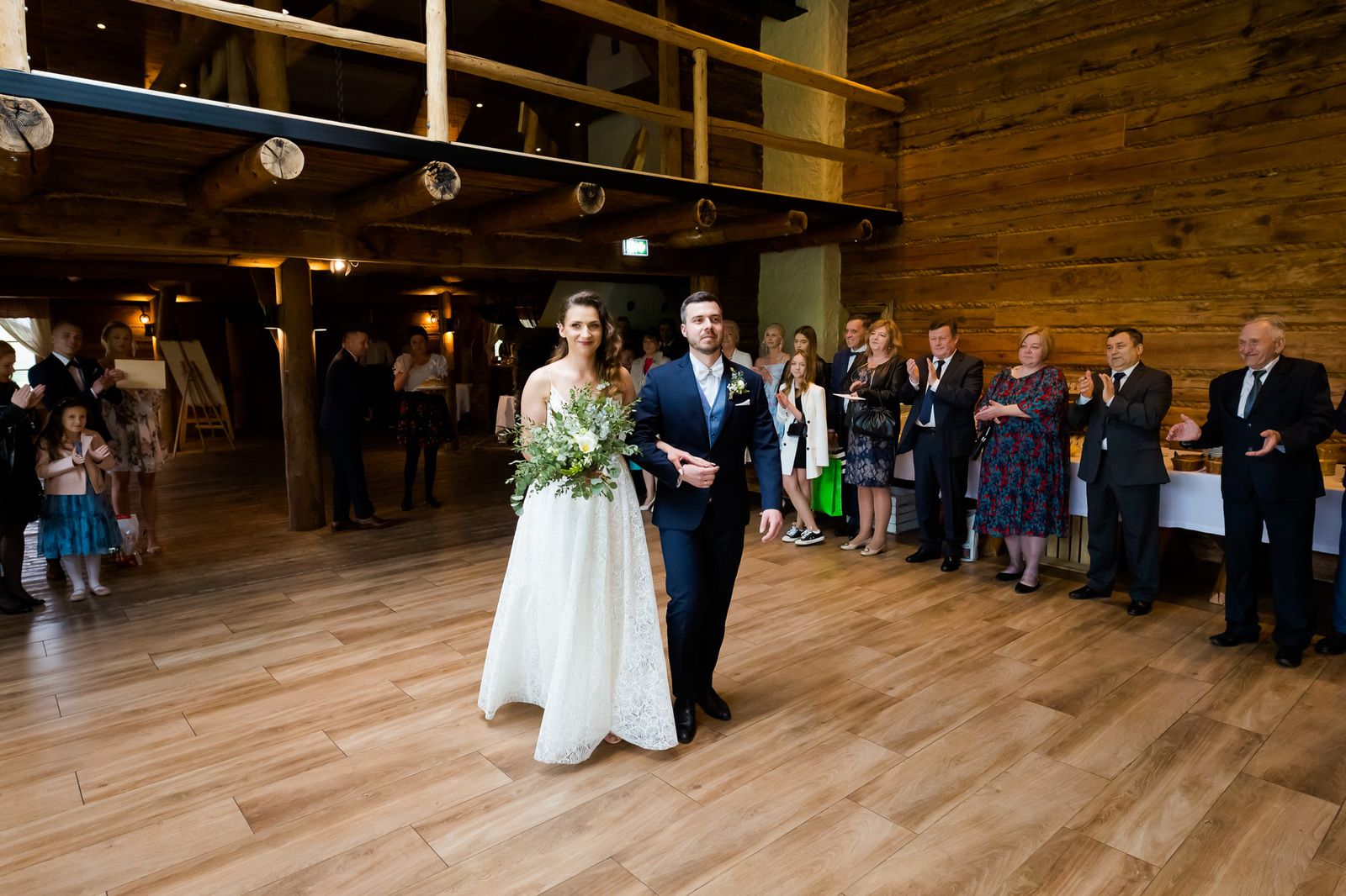 Ślub i wesele w drewnianej chacie - Magda i Paweł pobrali się w Gościńcu Szumnym w Jaworzu