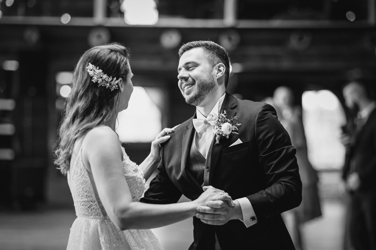 Ślub i wesele w drewnianej chacie - Magda i Paweł pobrali się w Gościńcu Szumnym w Jaworzu