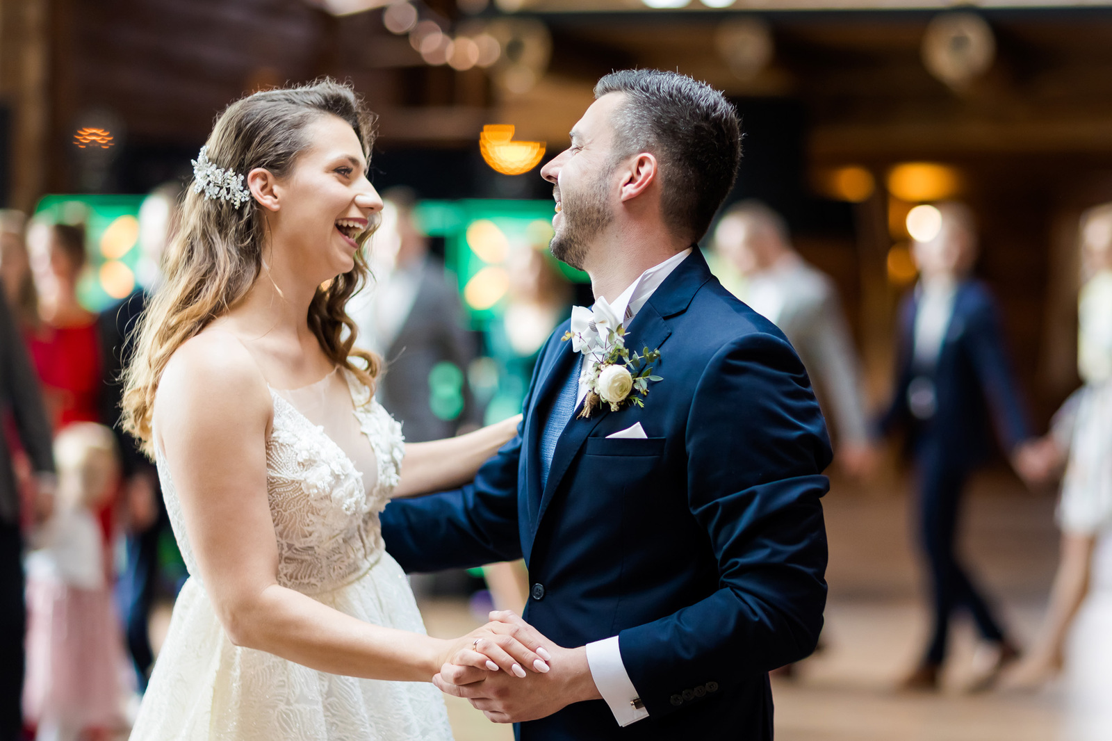 Ślub i wesele w drewnianej chacie - Magda i Paweł pobrali się w Gościńcu Szumnym w Jaworzu