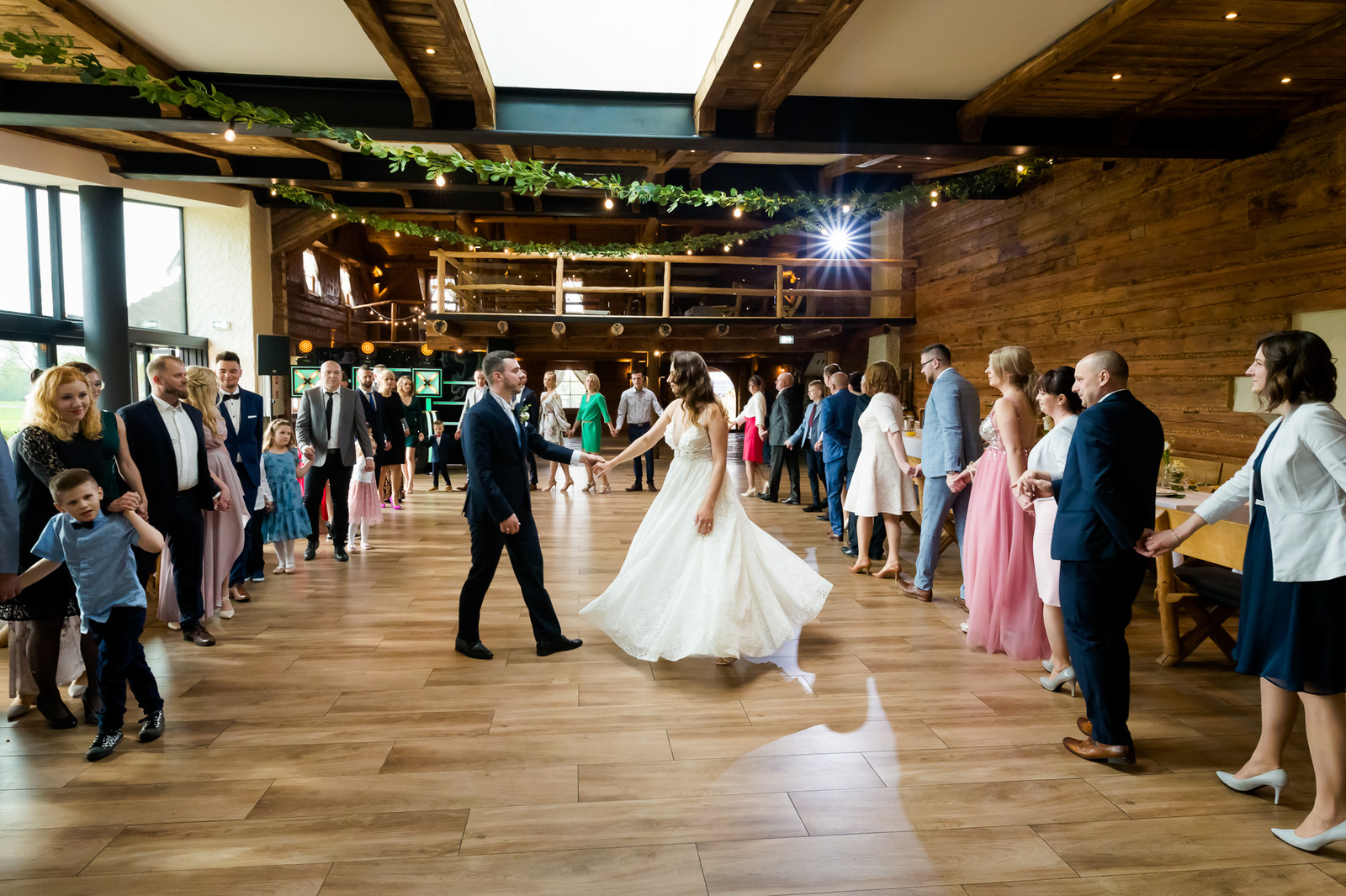 Ślub i wesele w drewnianej chacie - Magda i Paweł pobrali się w Gościńcu Szumnym w Jaworzu
