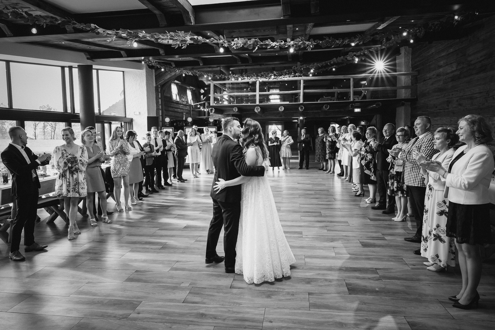 Ślub i wesele w drewnianej chacie - Magda i Paweł pobrali się w Gościńcu Szumnym w Jaworzu