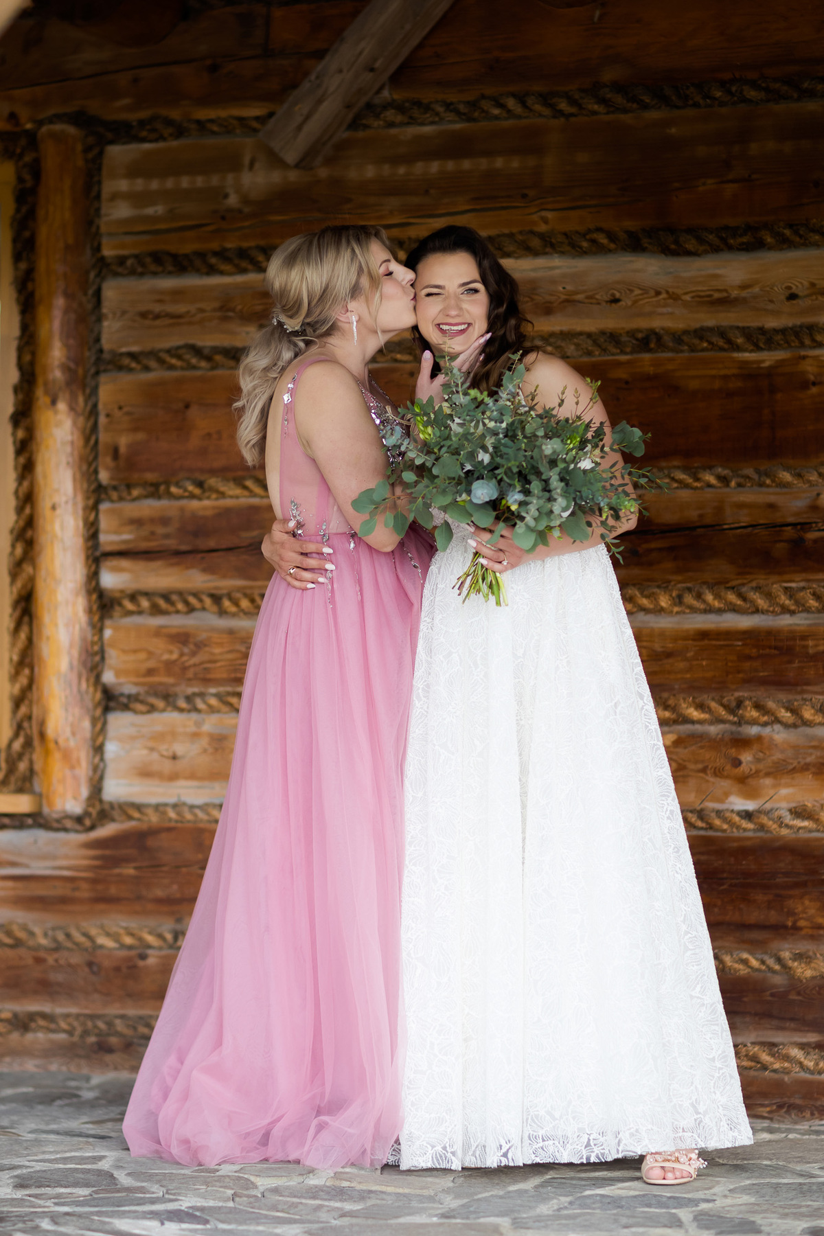 Ślub i wesele w drewnianej chacie - Magda i Paweł pobrali się w Gościńcu Szumnym w Jaworzu