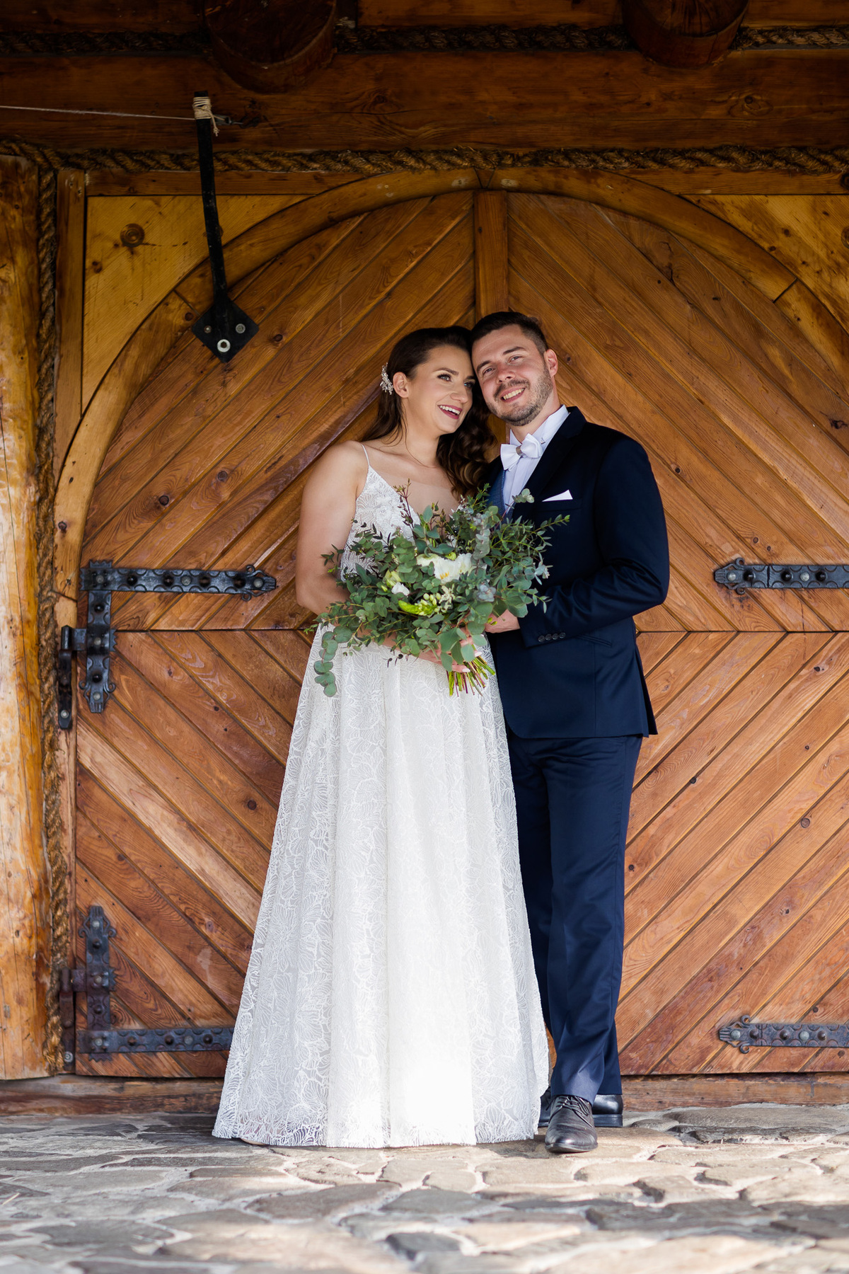 Ślub i wesele w drewnianej chacie - Magda i Paweł pobrali się w Gościńcu Szumnym w Jaworzu