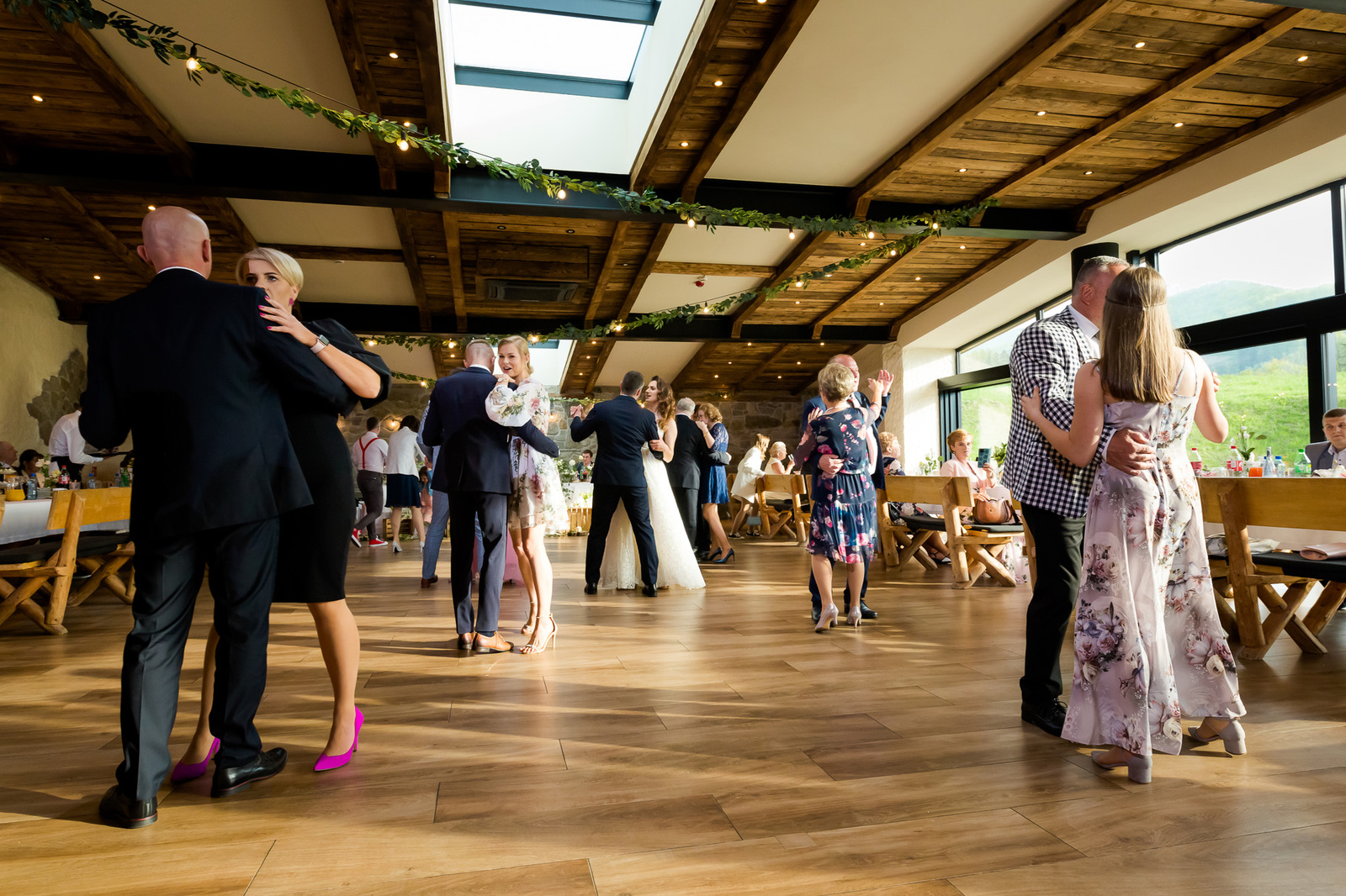 Ślub i wesele w drewnianej chacie - Magda i Paweł pobrali się w Gościńcu Szumnym w Jaworzu