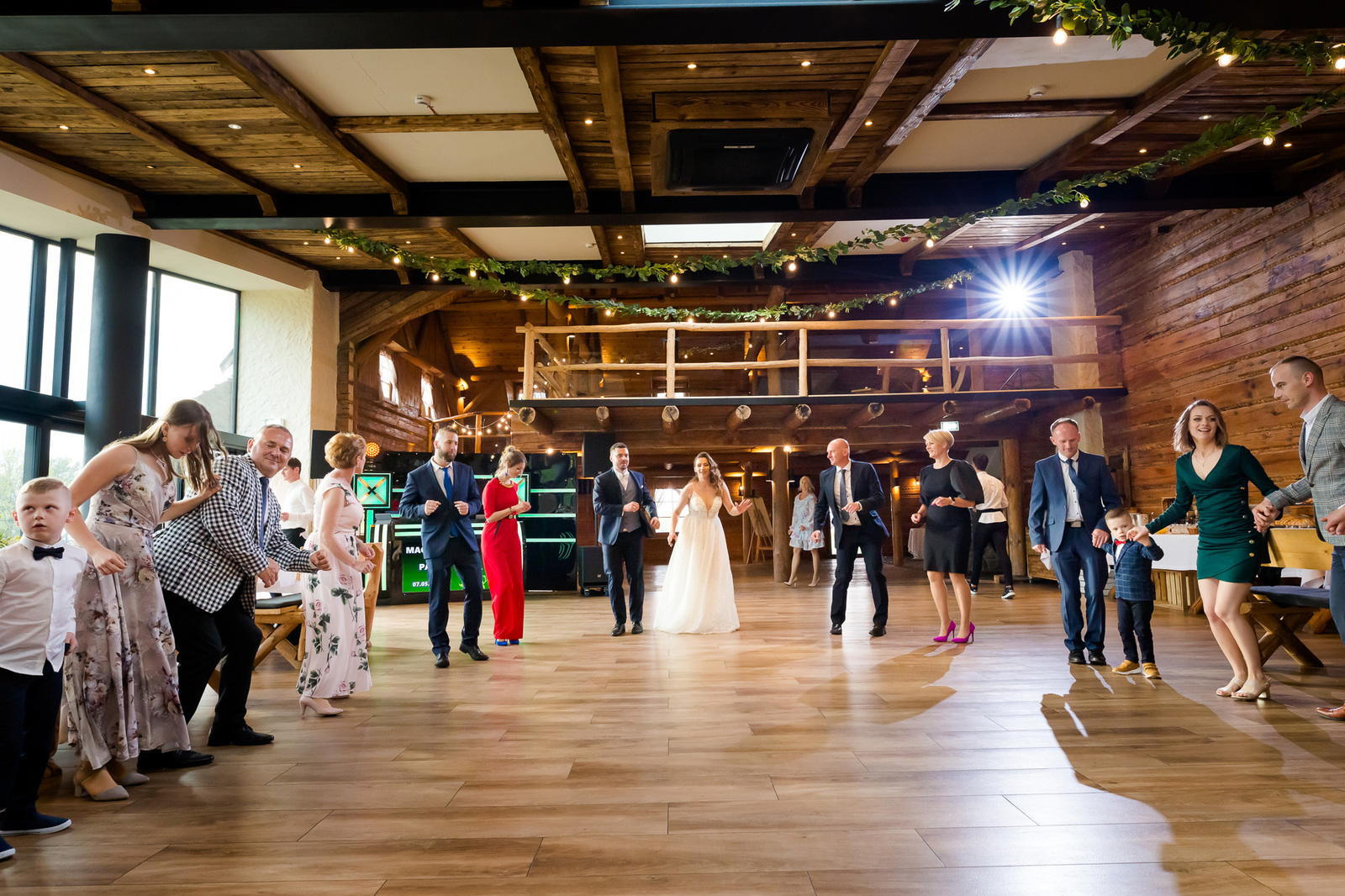 Ślub i wesele w drewnianej chacie - Magda i Paweł pobrali się w Gościńcu Szumnym w Jaworzu