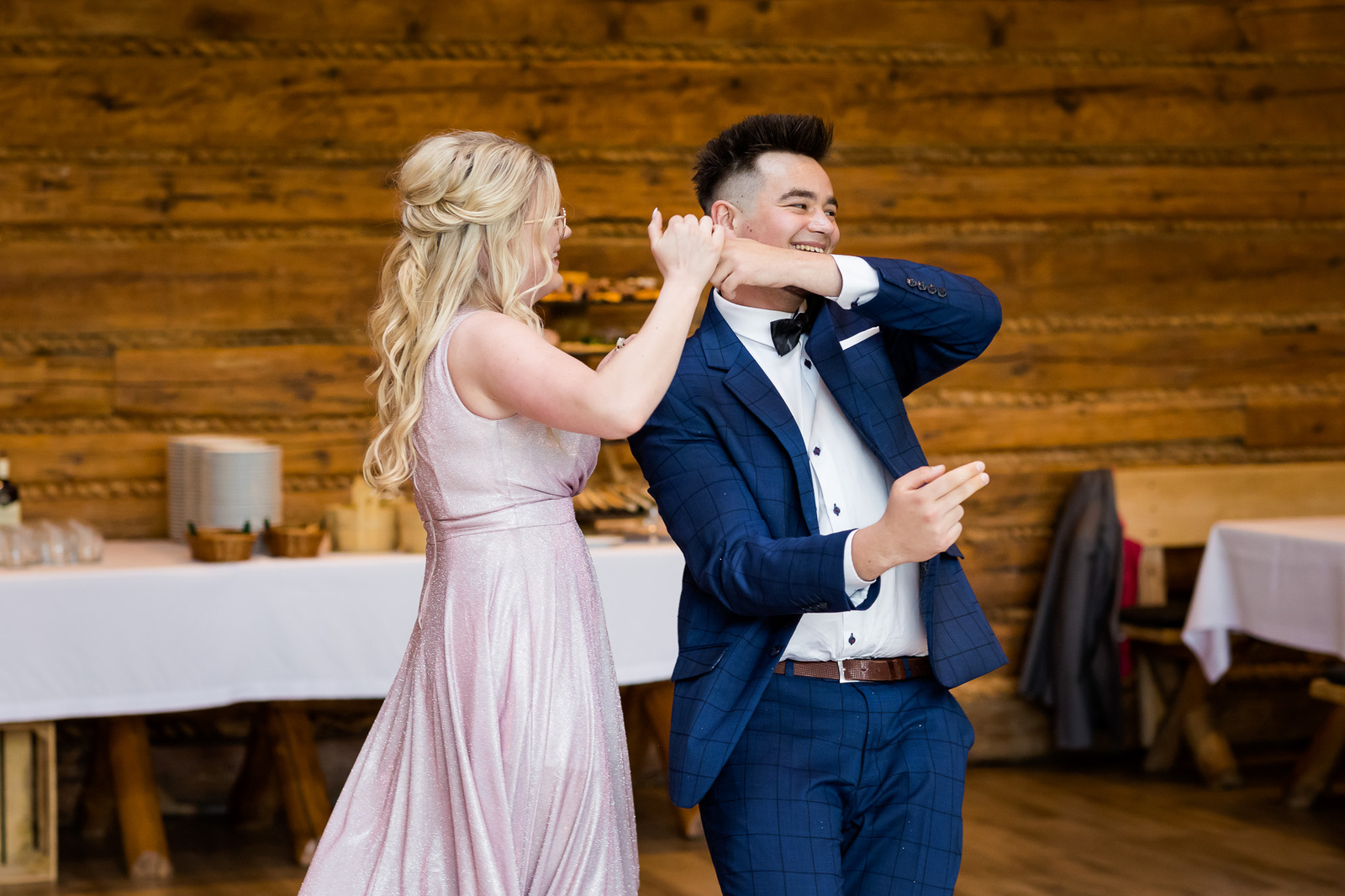 Ślub i wesele w drewnianej chacie - Magda i Paweł pobrali się w Gościńcu Szumnym w Jaworzu