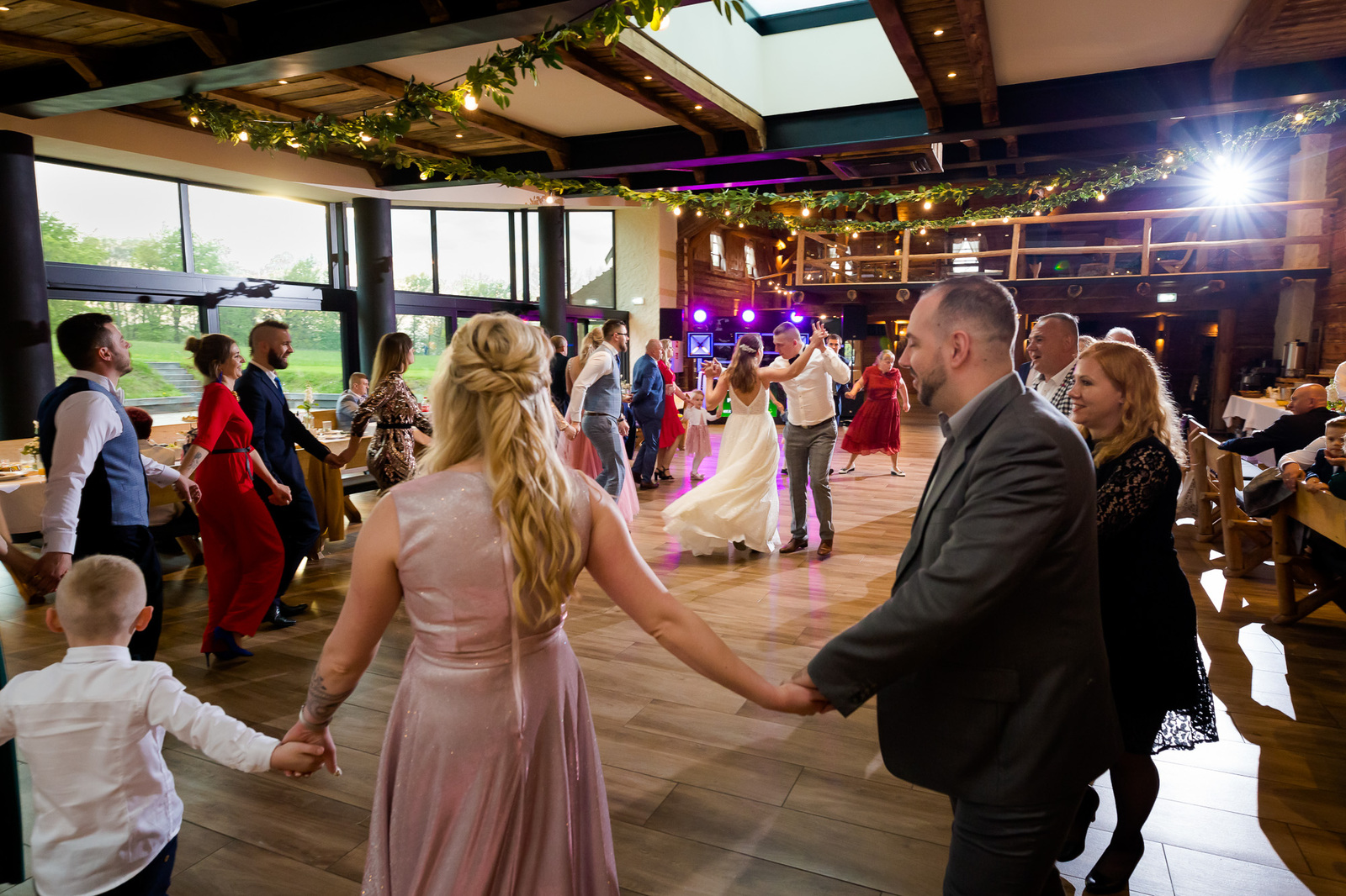 Ślub i wesele w drewnianej chacie - Magda i Paweł pobrali się w Gościńcu Szumnym w Jaworzu