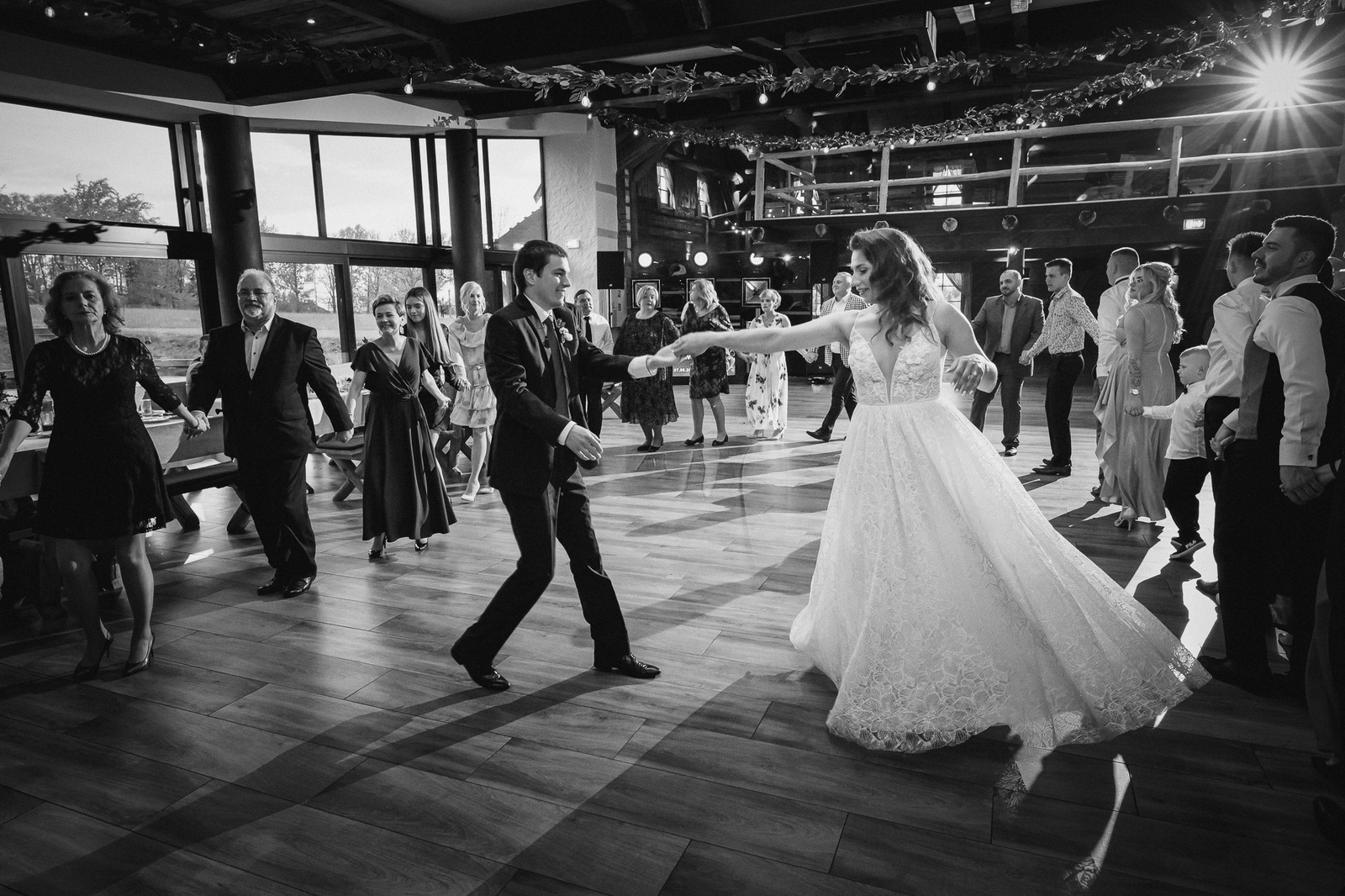 Ślub i wesele w drewnianej chacie - Magda i Paweł pobrali się w Gościńcu Szumnym w Jaworzu