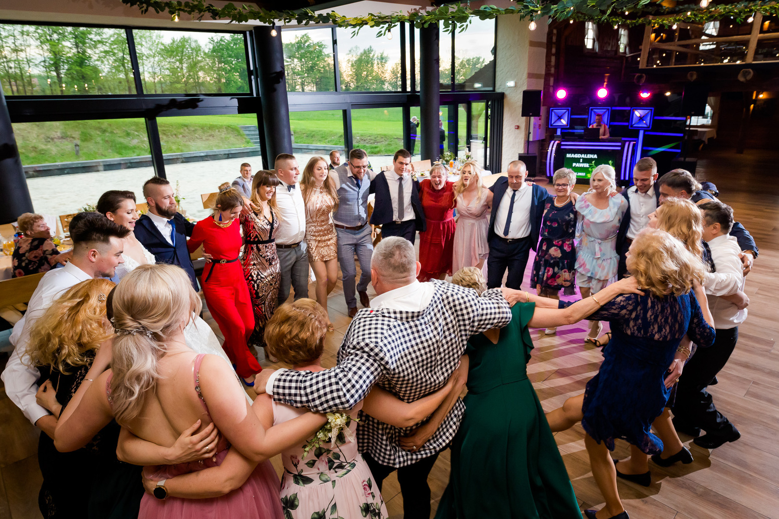 Ślub i wesele w drewnianej chacie - Magda i Paweł pobrali się w Gościńcu Szumnym w Jaworzu