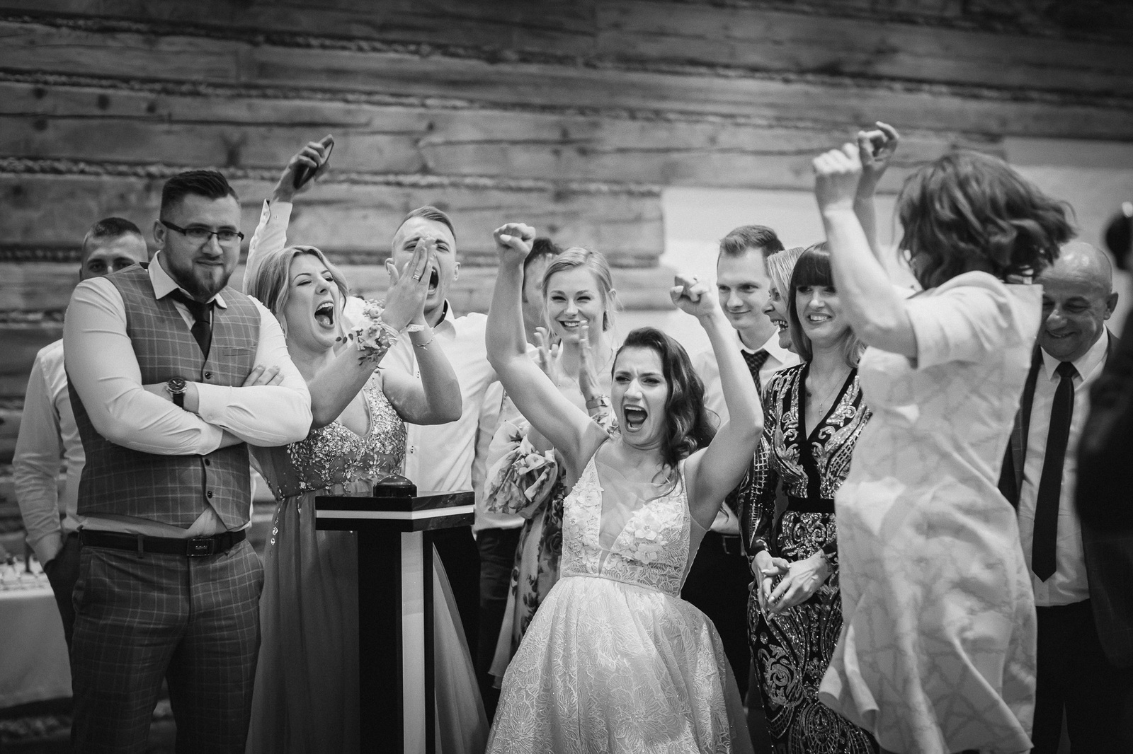 Ślub i wesele w drewnianej chacie - Magda i Paweł pobrali się w Gościńcu Szumnym w Jaworzu