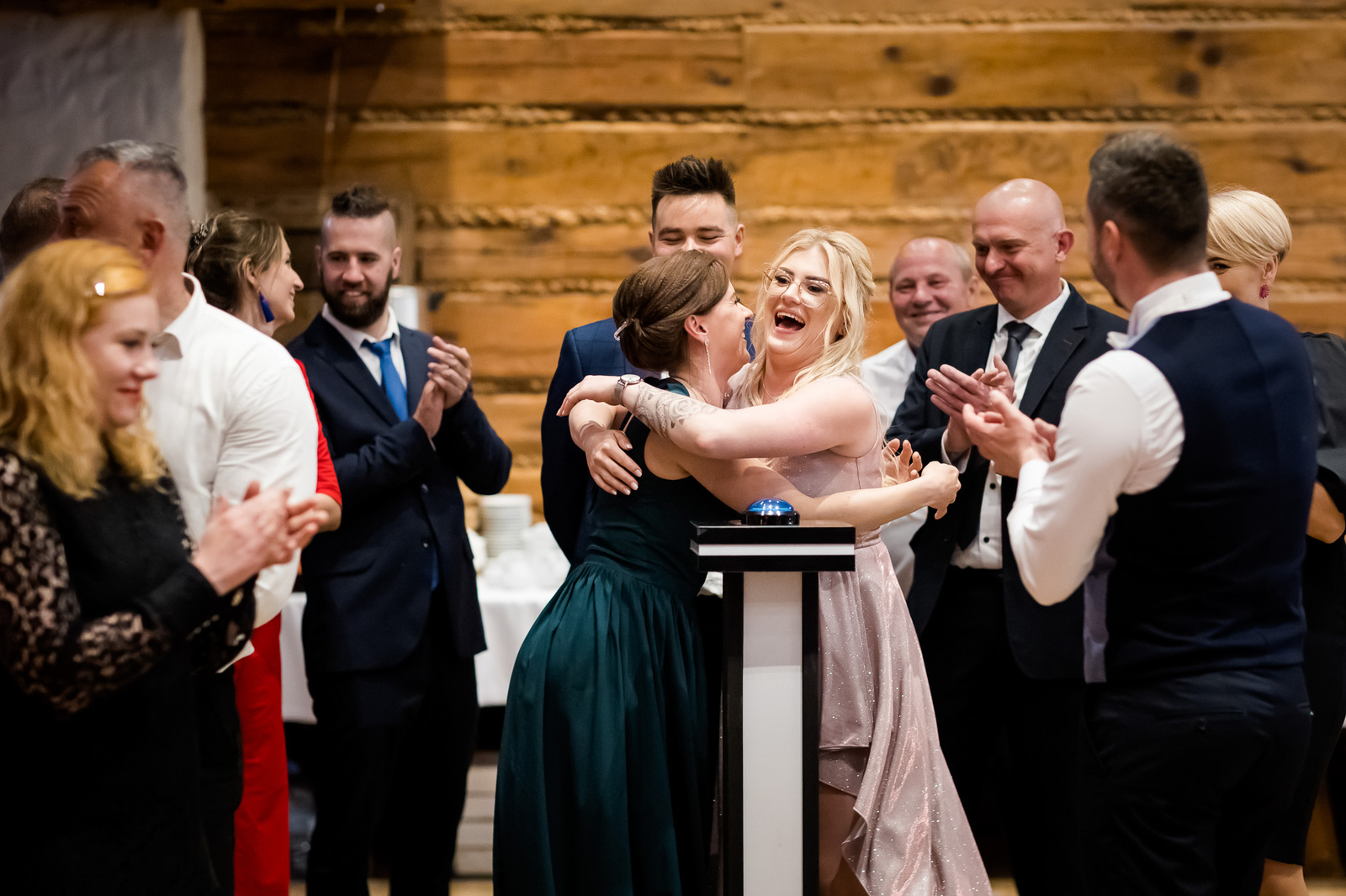 Ślub i wesele w drewnianej chacie - Magda i Paweł pobrali się w Gościńcu Szumnym w Jaworzu