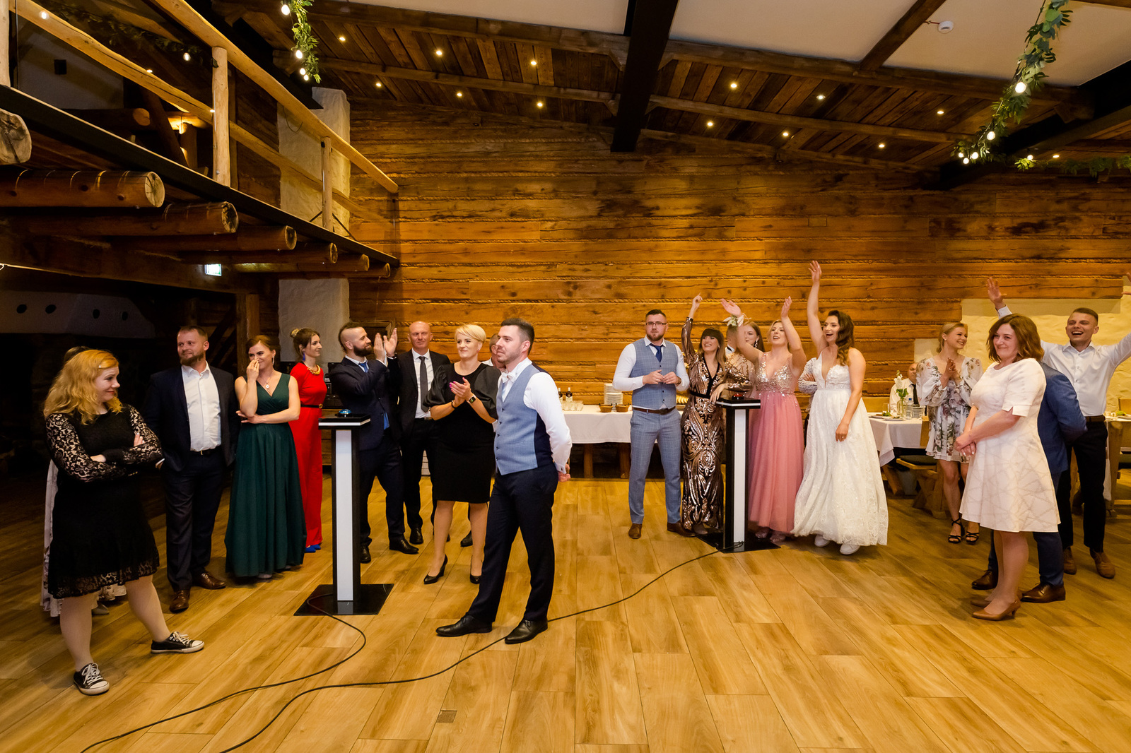 Ślub i wesele w drewnianej chacie - Magda i Paweł pobrali się w Gościńcu Szumnym w Jaworzu