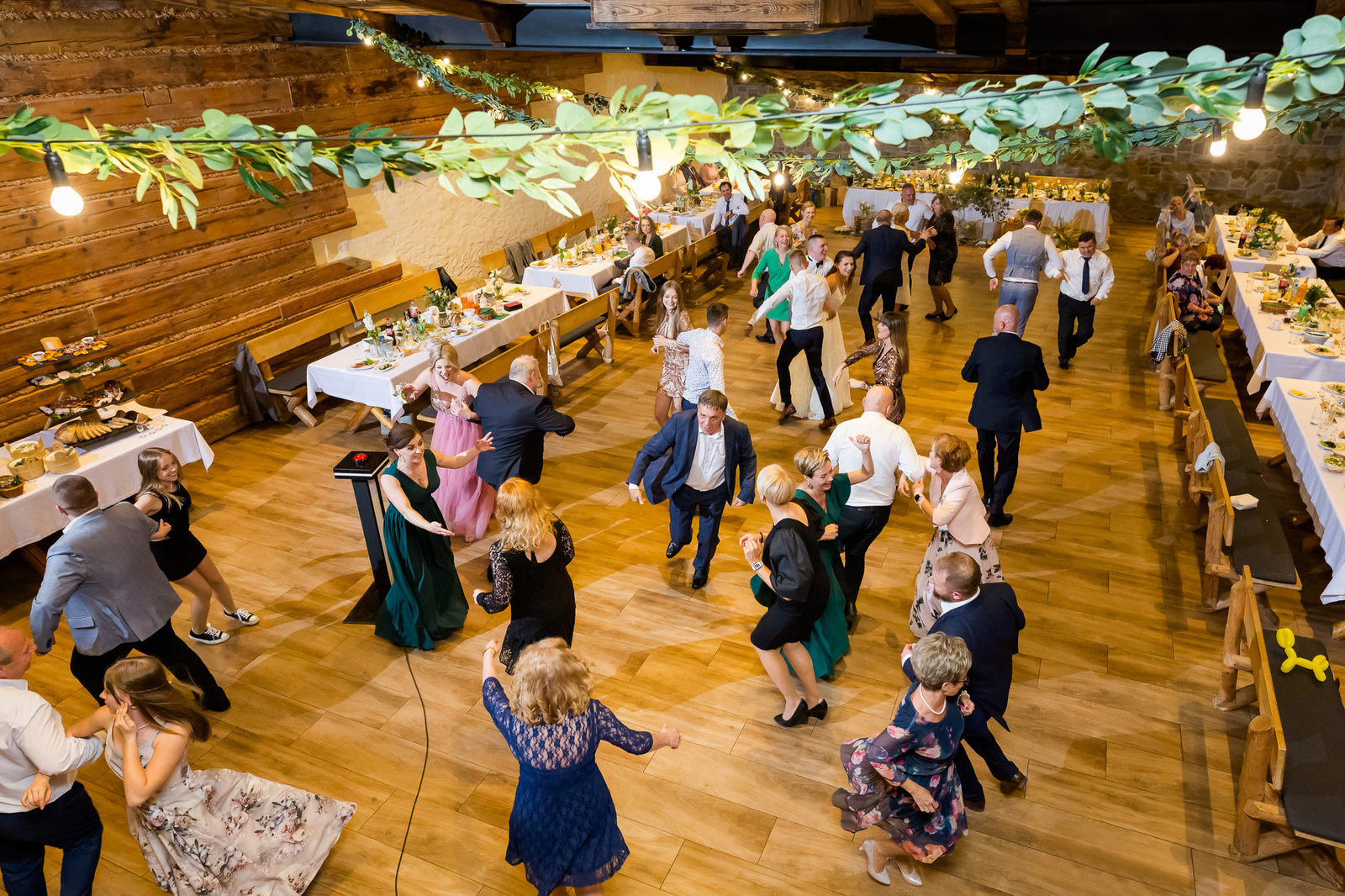 Ślub i wesele w drewnianej chacie - Magda i Paweł pobrali się w Gościńcu Szumnym w Jaworzu