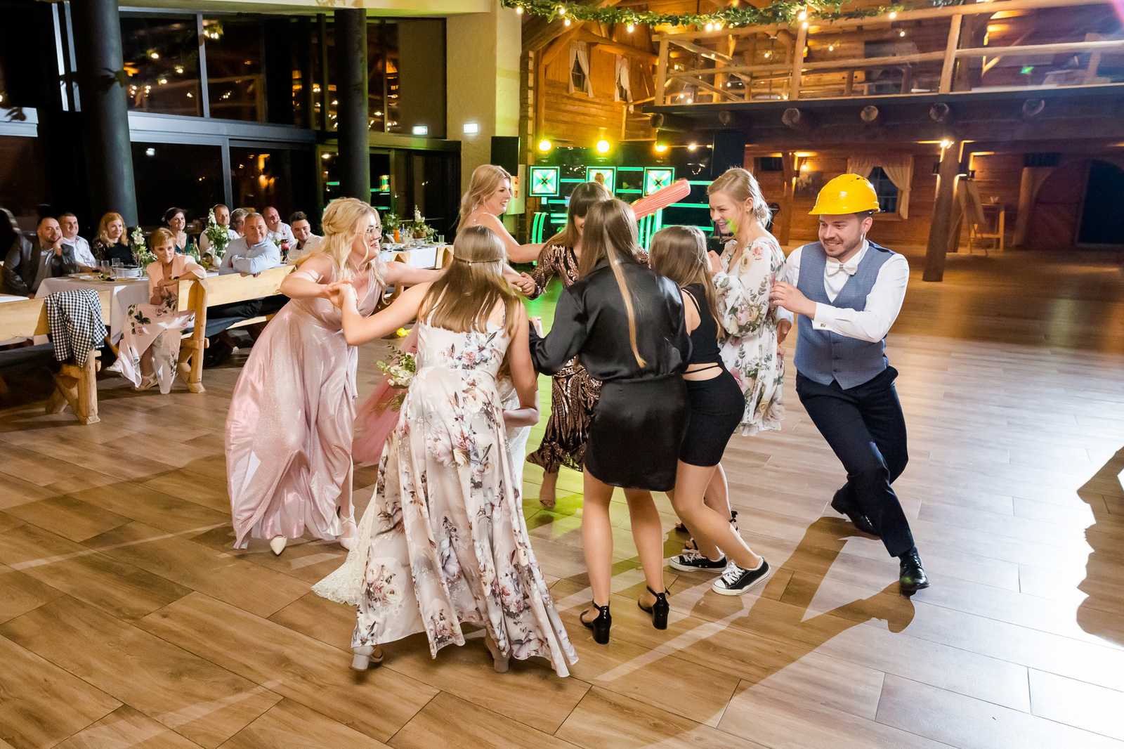 Ślub i wesele w drewnianej chacie - Magda i Paweł pobrali się w Gościńcu Szumnym w Jaworzu