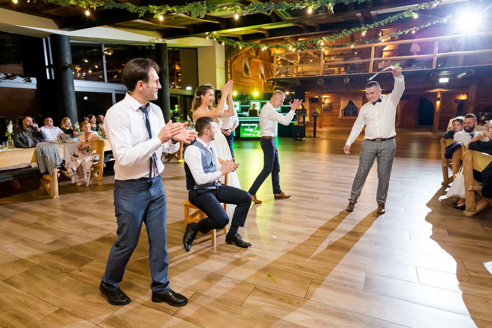 Ślub i wesele w drewnianej chacie - Magda i Paweł pobrali się w Gościńcu Szumnym w Jaworzu