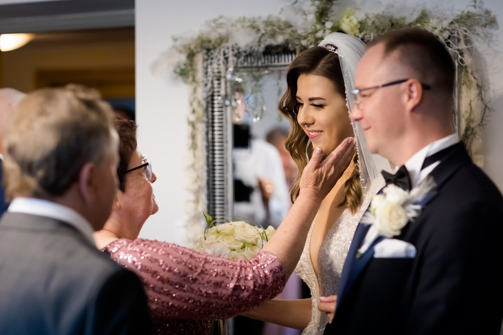 Zdjęcia z wesela Magdy i Rafała : Ślub w pięknym kościele w Goleszowie, przyjęcie w Dworku Stara Cynkownia w Czechowicach. Fotografia ślubna Śląsk