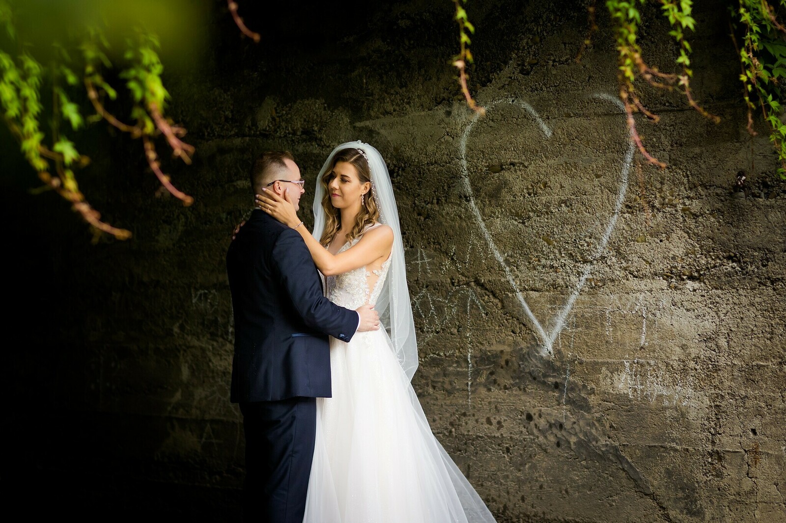 Zdjęcia z wesela Magdy i Rafała : Ślub w pięknym kościele w Goleszowie, przyjęcie w Dworku Stara Cynkownia w Czechowicach. Fotografia ślubna Śląsk