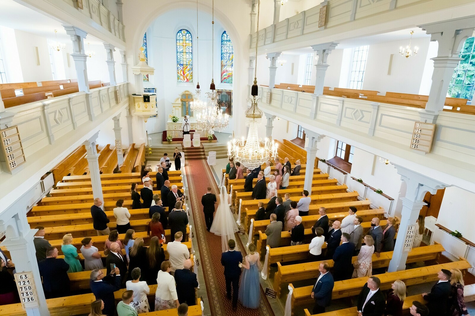 Zdjęcia z wesela Magdy i Rafała : Ślub w pięknym kościele w Goleszowie, przyjęcie w Dworku Stara Cynkownia w Czechowicach. Fotografia ślubna Śląsk