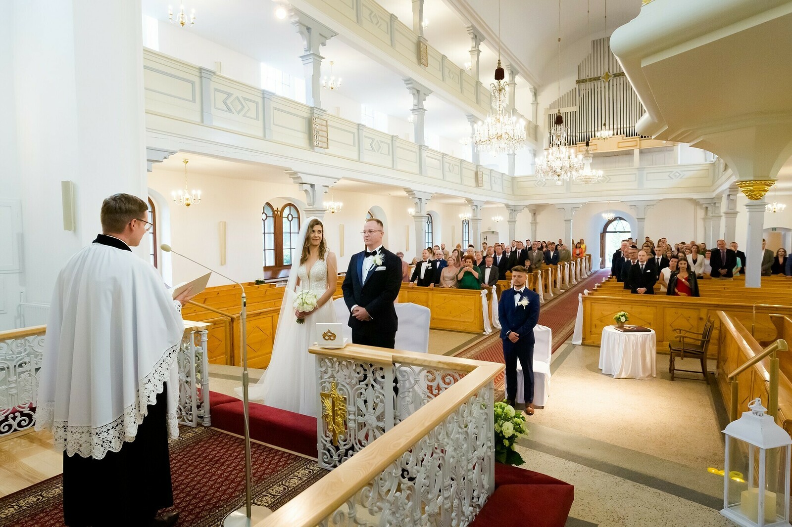 Zdjęcia z wesela Magdy i Rafała : Ślub w pięknym kościele w Goleszowie, przyjęcie w Dworku Stara Cynkownia w Czechowicach. Fotografia ślubna Śląsk