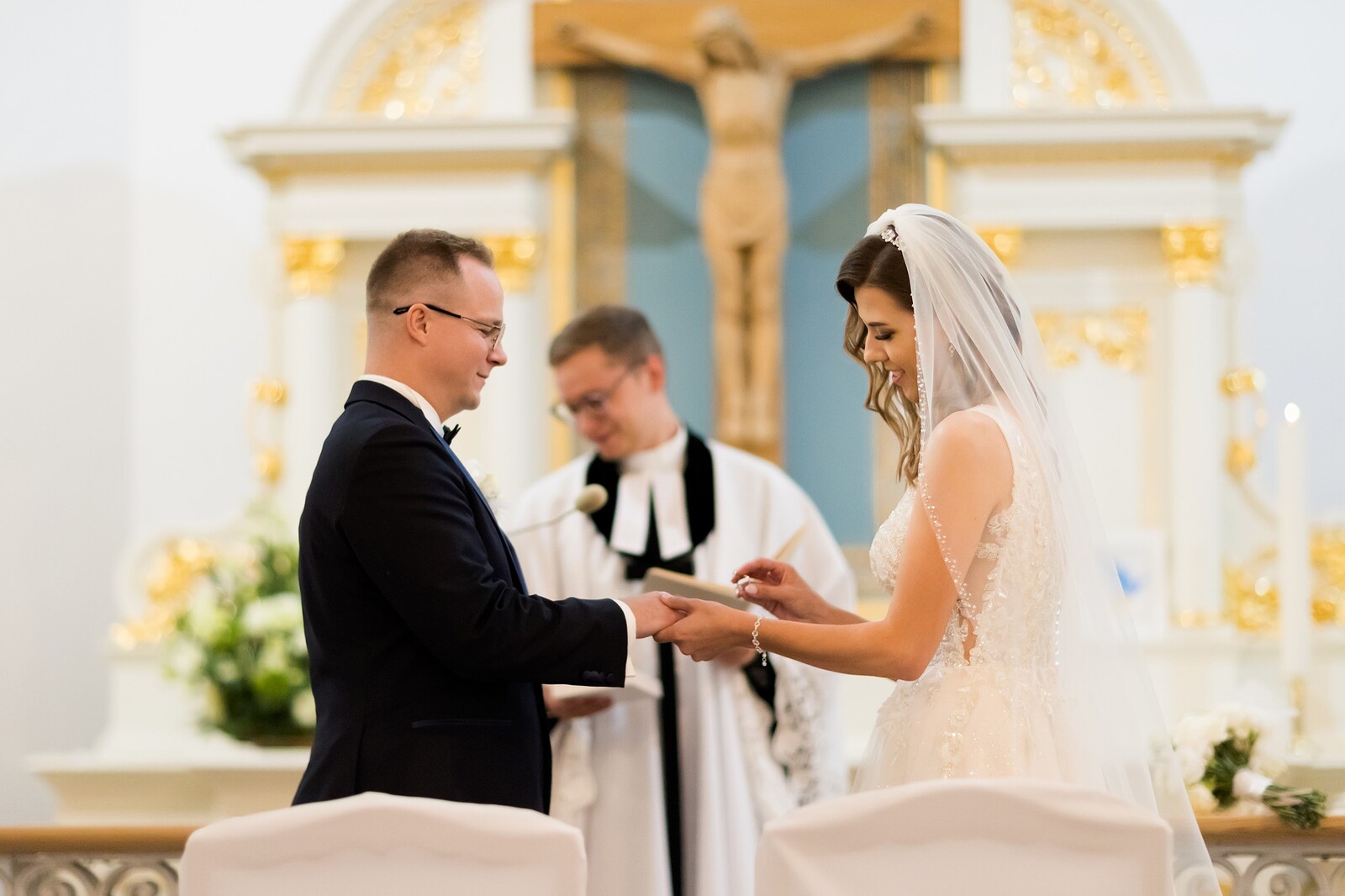 Zdjęcia z wesela Magdy i Rafała : Ślub w pięknym kościele w Goleszowie, przyjęcie w Dworku Stara Cynkownia w Czechowicach. Fotografia ślubna Śląsk