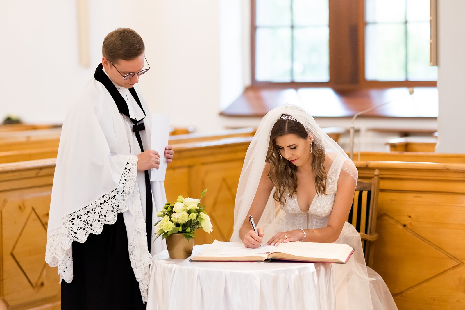 Zdjęcia z wesela Magdy i Rafała : Ślub w pięknym kościele w Goleszowie, przyjęcie w Dworku Stara Cynkownia w Czechowicach. Fotografia ślubna Śląsk